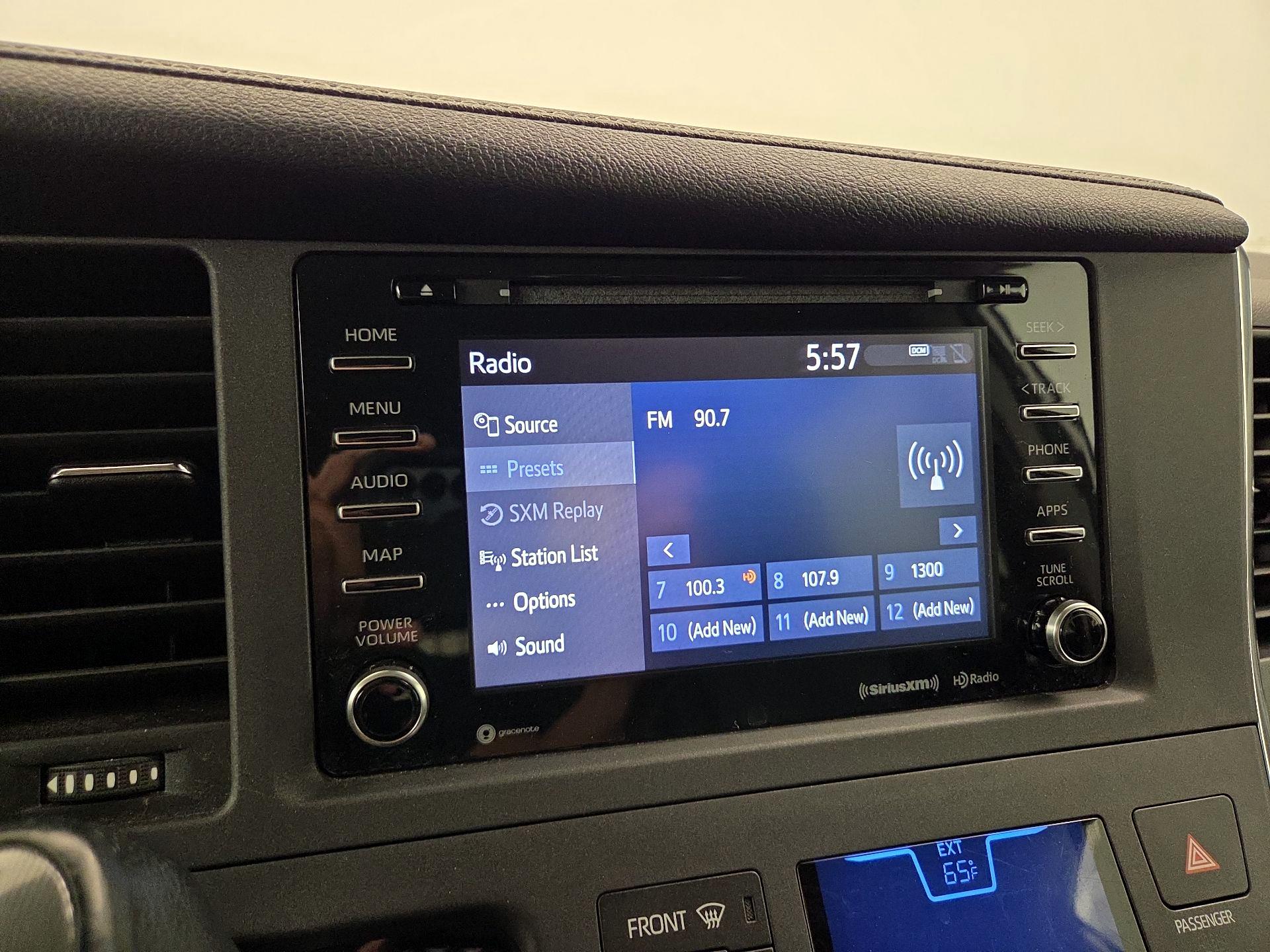 Thumbnail: 2019 Toyota Sienna - 15