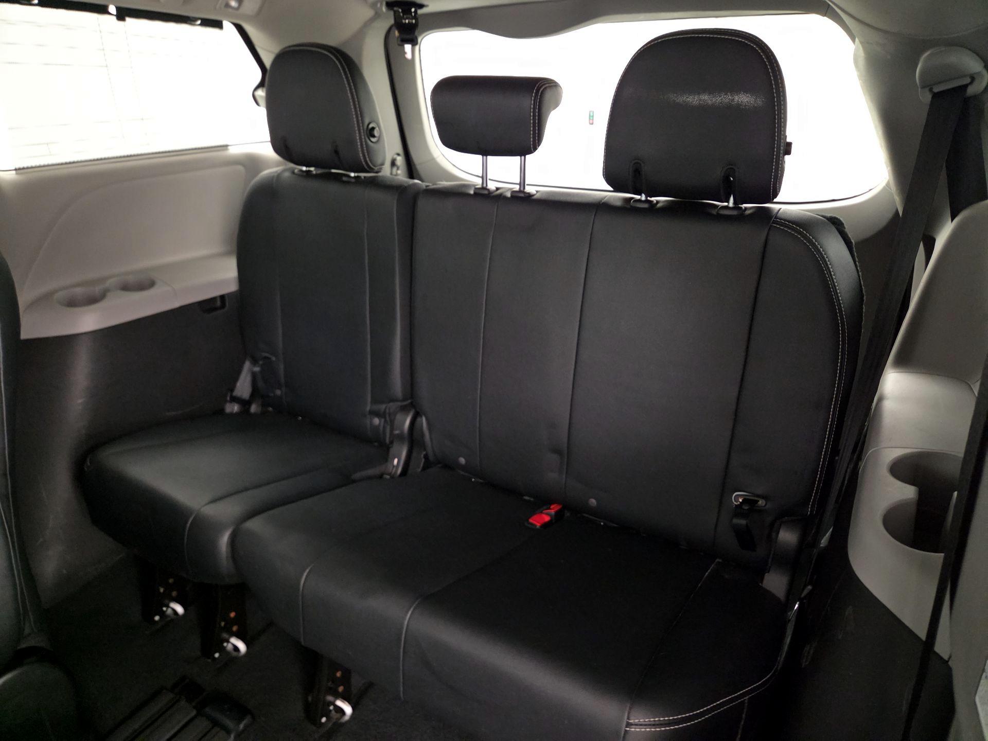 Thumbnail: 2019 Toyota Sienna - 20