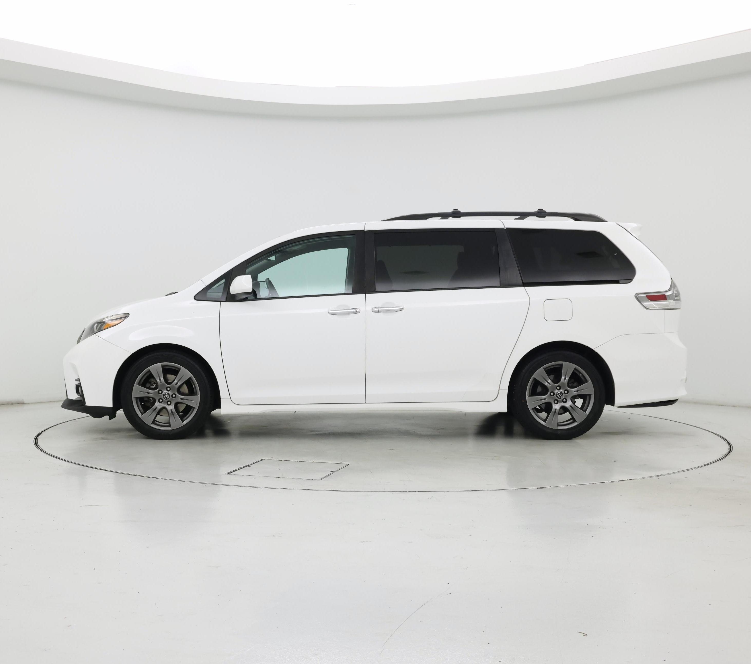 Thumbnail: 2019 Toyota Sienna - 3