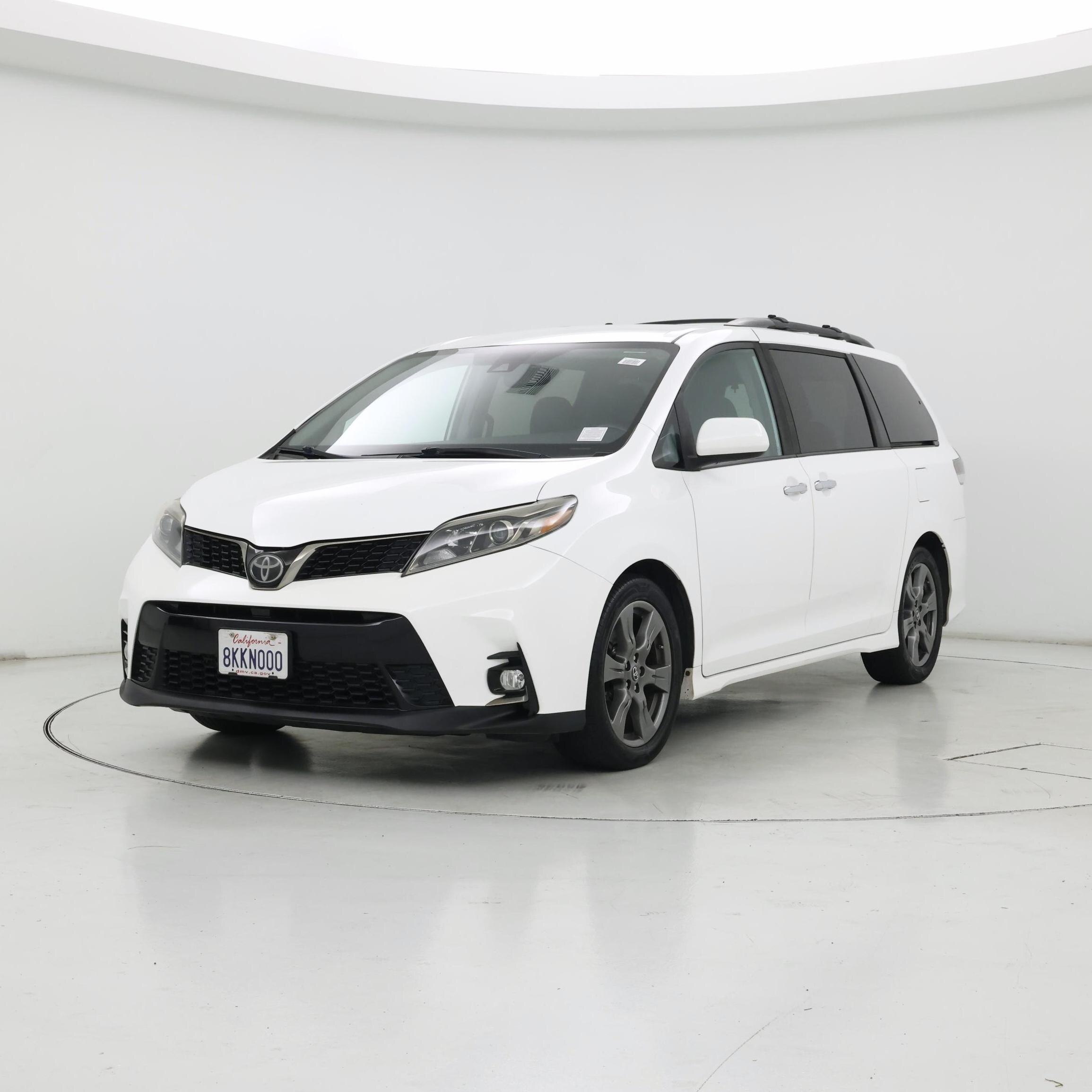 Thumbnail: 2019 Toyota Sienna - 4