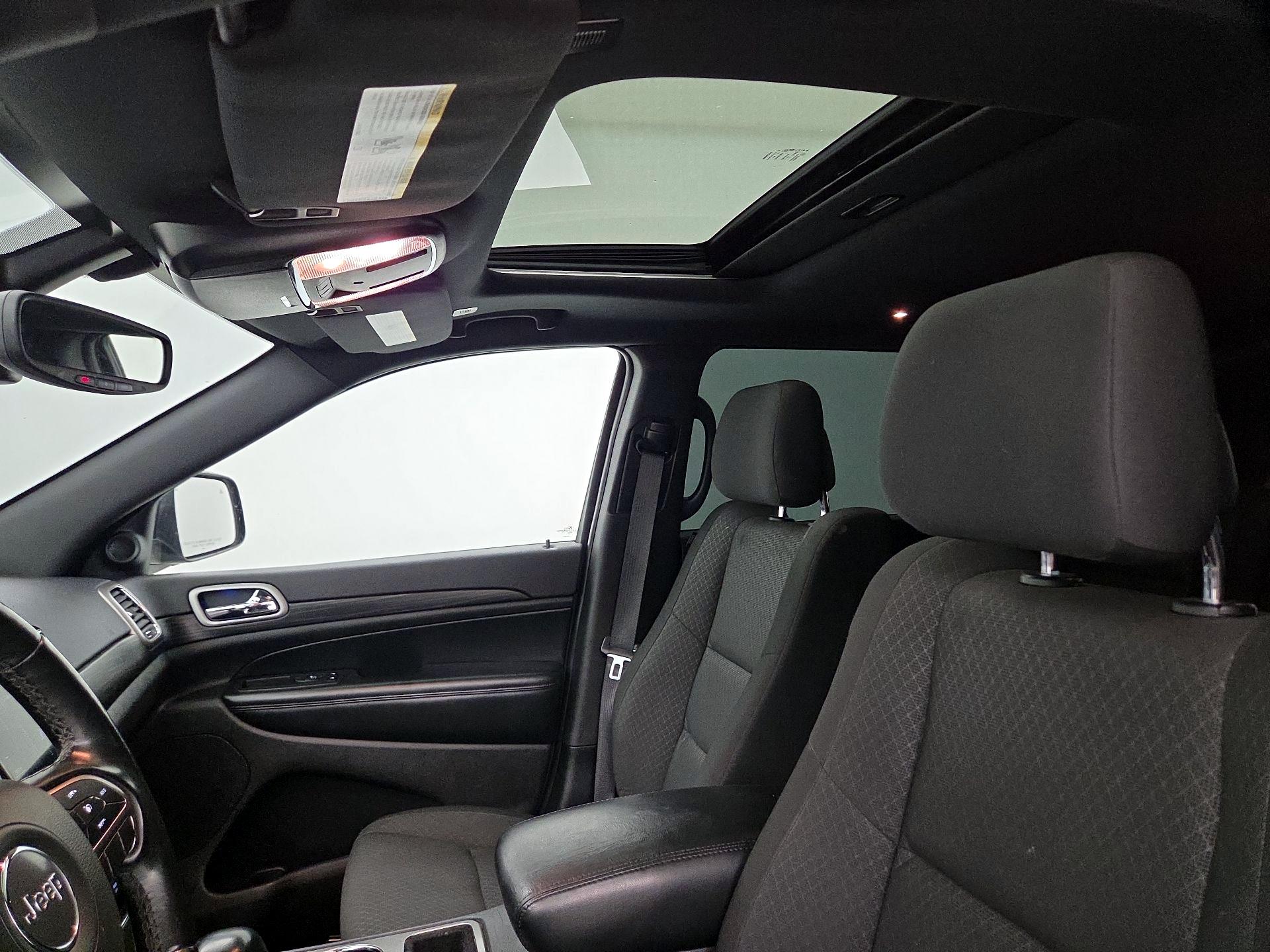 Thumbnail: 2020 Jeep Grand Cherokee - 20