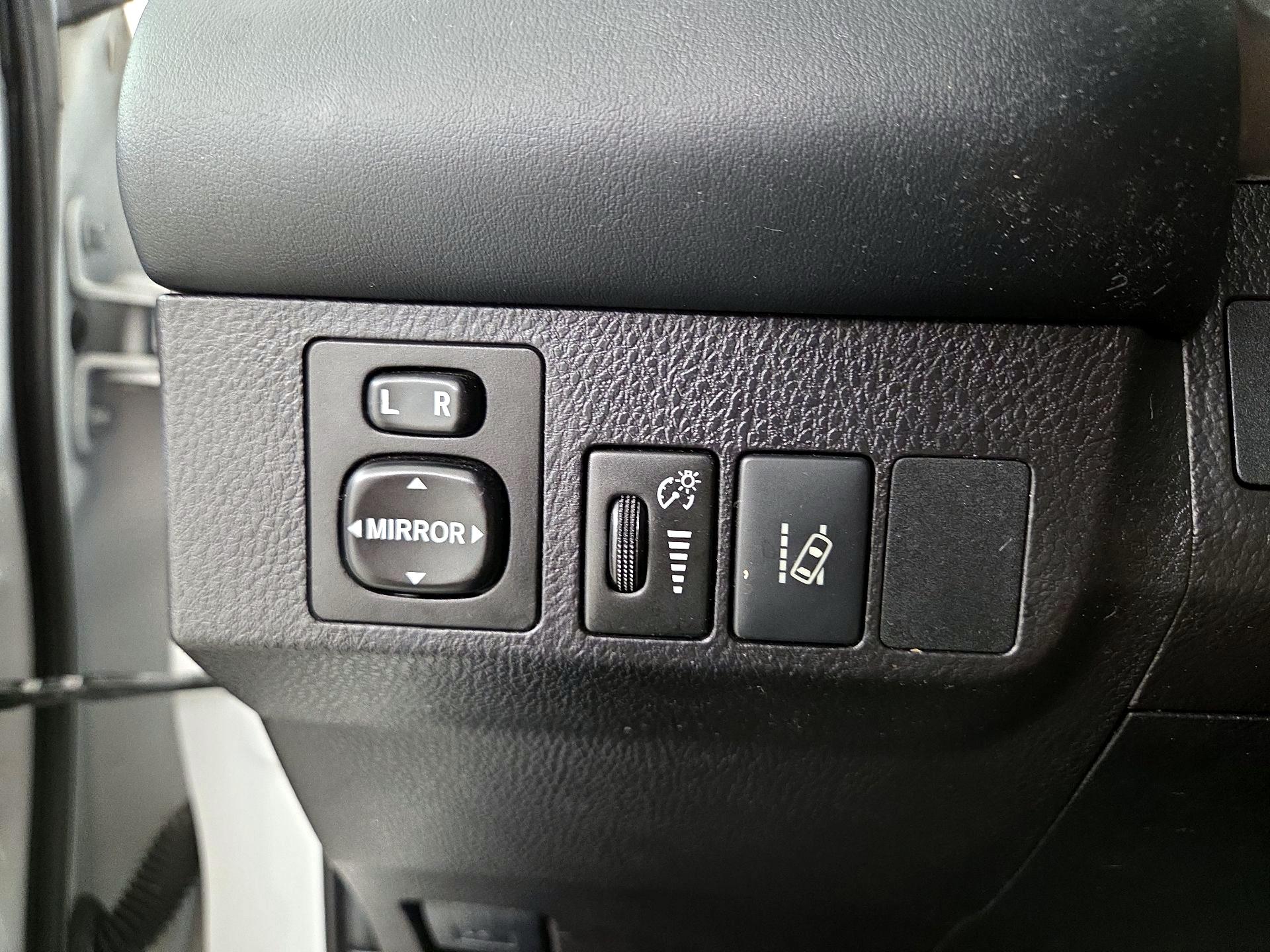 Thumbnail: 2018 Toyota RAV4 - 13