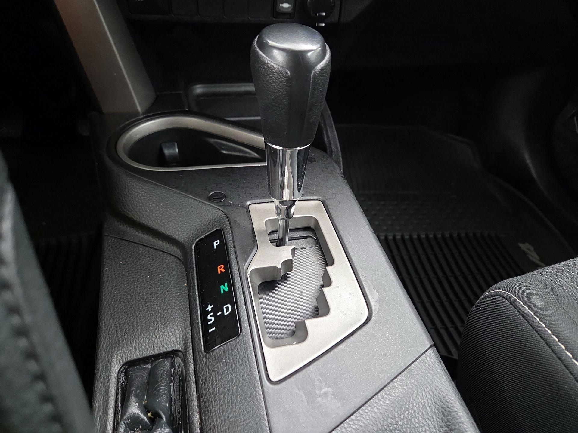 Thumbnail: 2018 Toyota RAV4 - 18