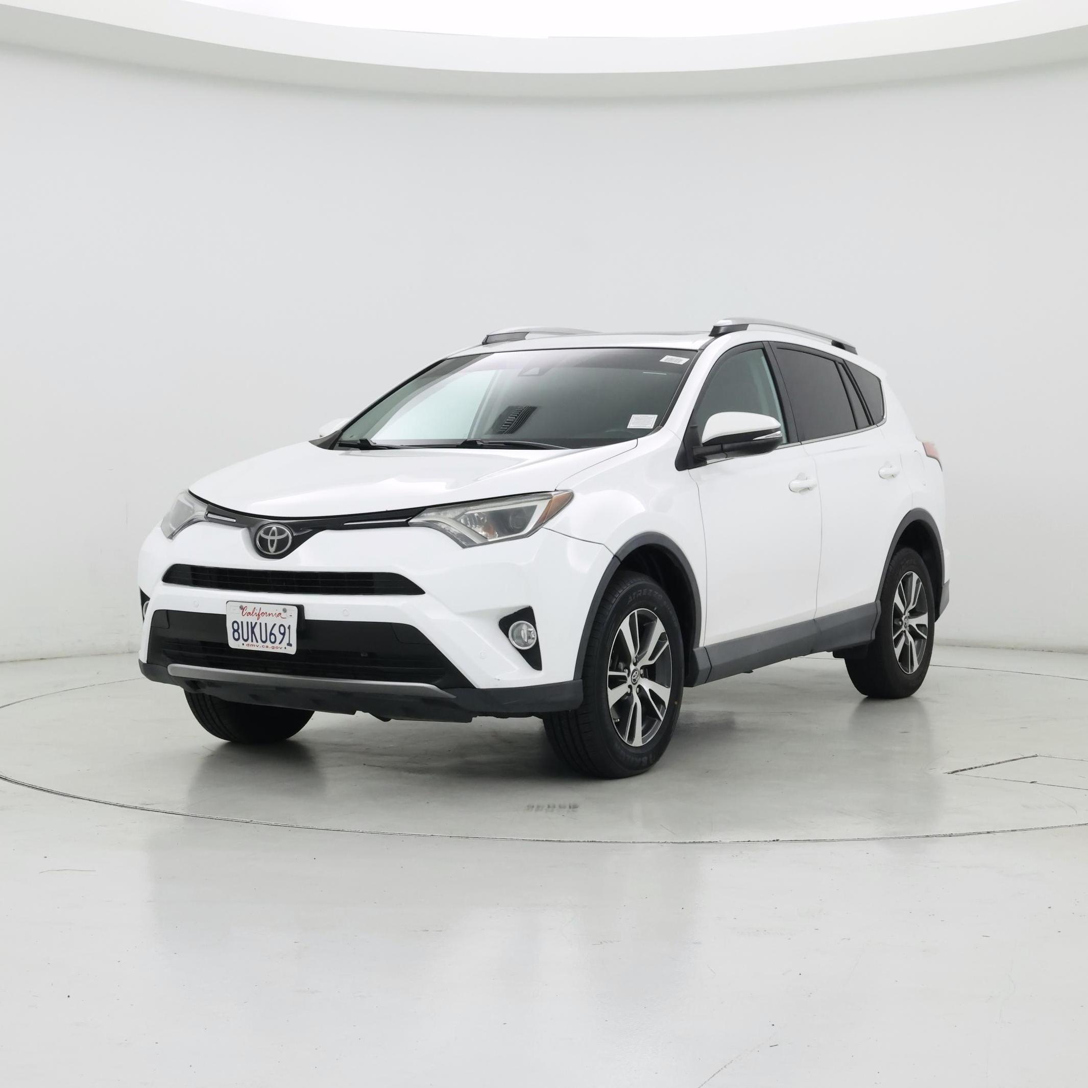 Thumbnail: 2018 Toyota RAV4 - 4