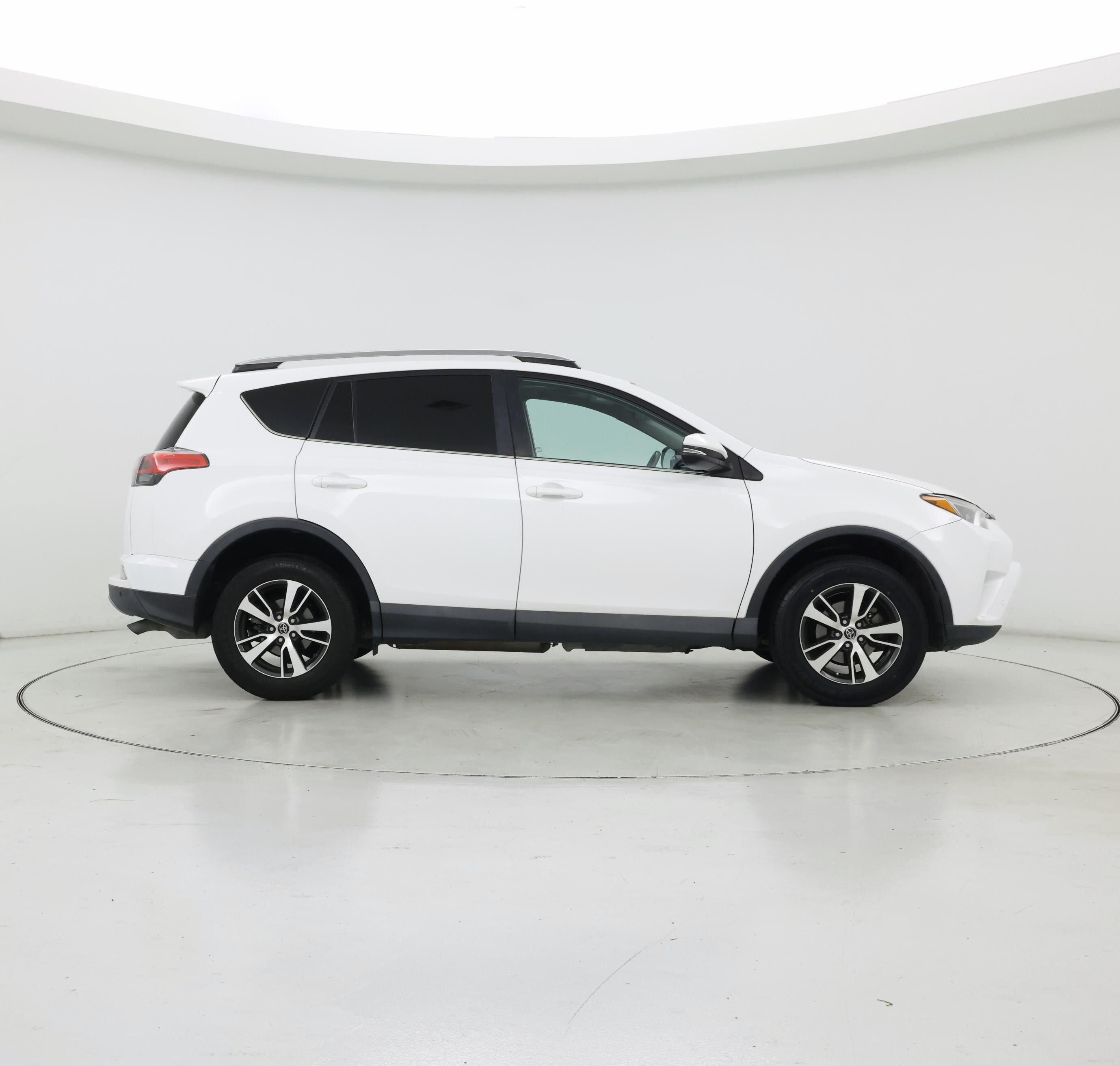Thumbnail: 2018 Toyota RAV4 - 7