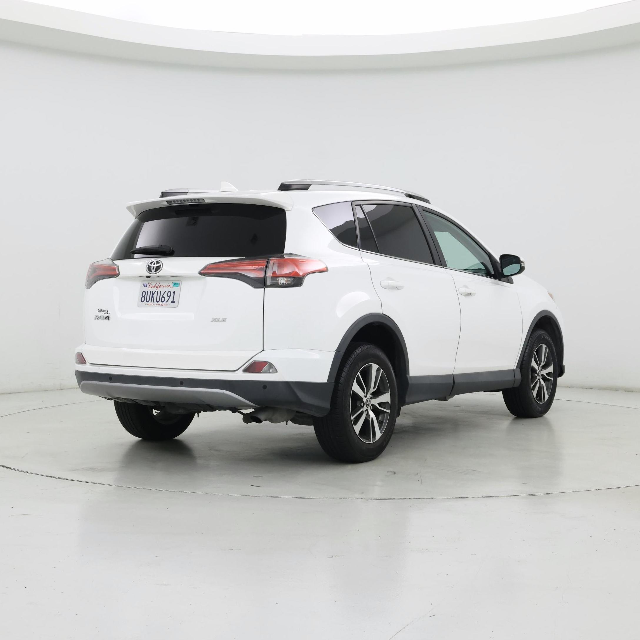Thumbnail: 2018 Toyota RAV4 - 8