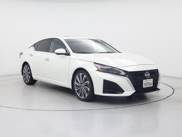 White 2023 Nissan Altima 2.5 SL FWD Sedan Front-Wheel Drive Automatic
