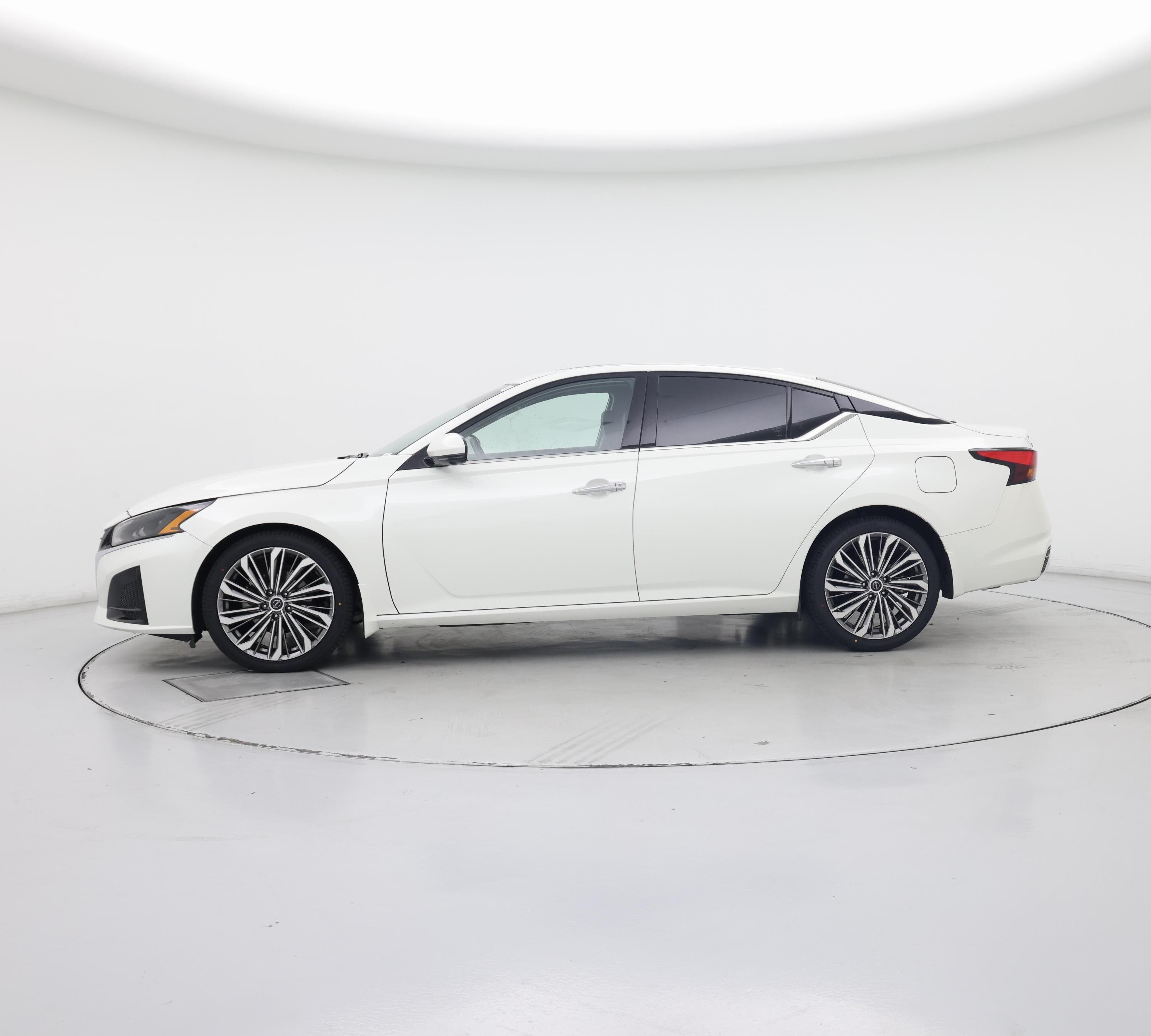 Thumbnail: 2023 Nissan Altima - 3