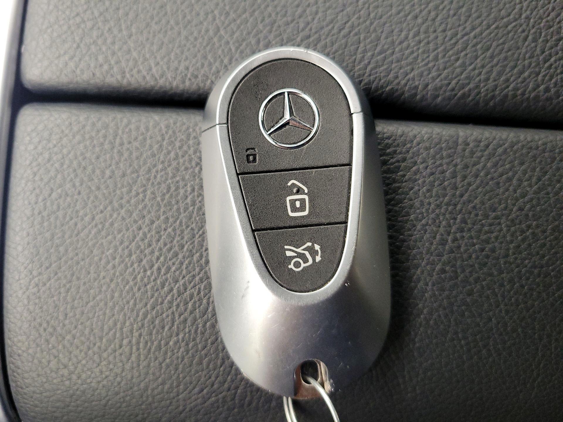 Thumbnail: 2023 Mercedes-Benz C-Class - 18