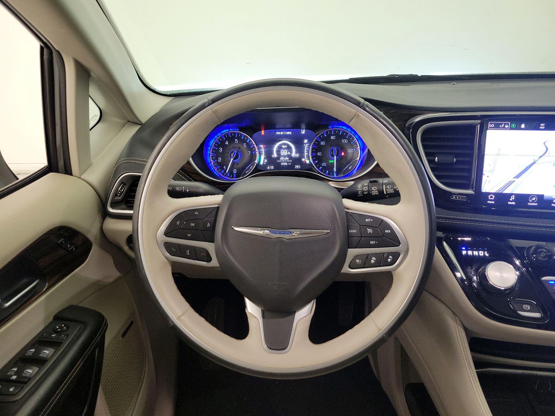 Thumbnail: 2021 Chrysler Pacifica - 10
