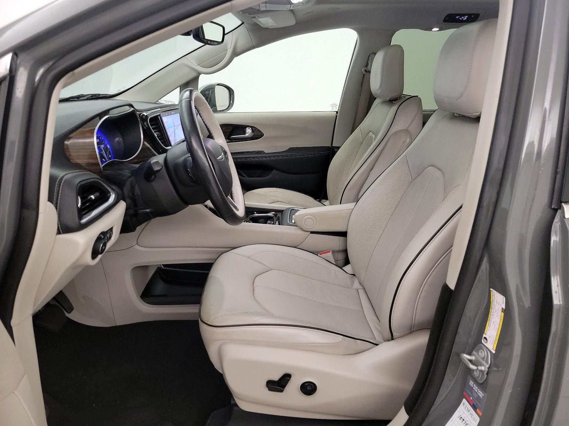 Thumbnail: 2021 Chrysler Pacifica - 11