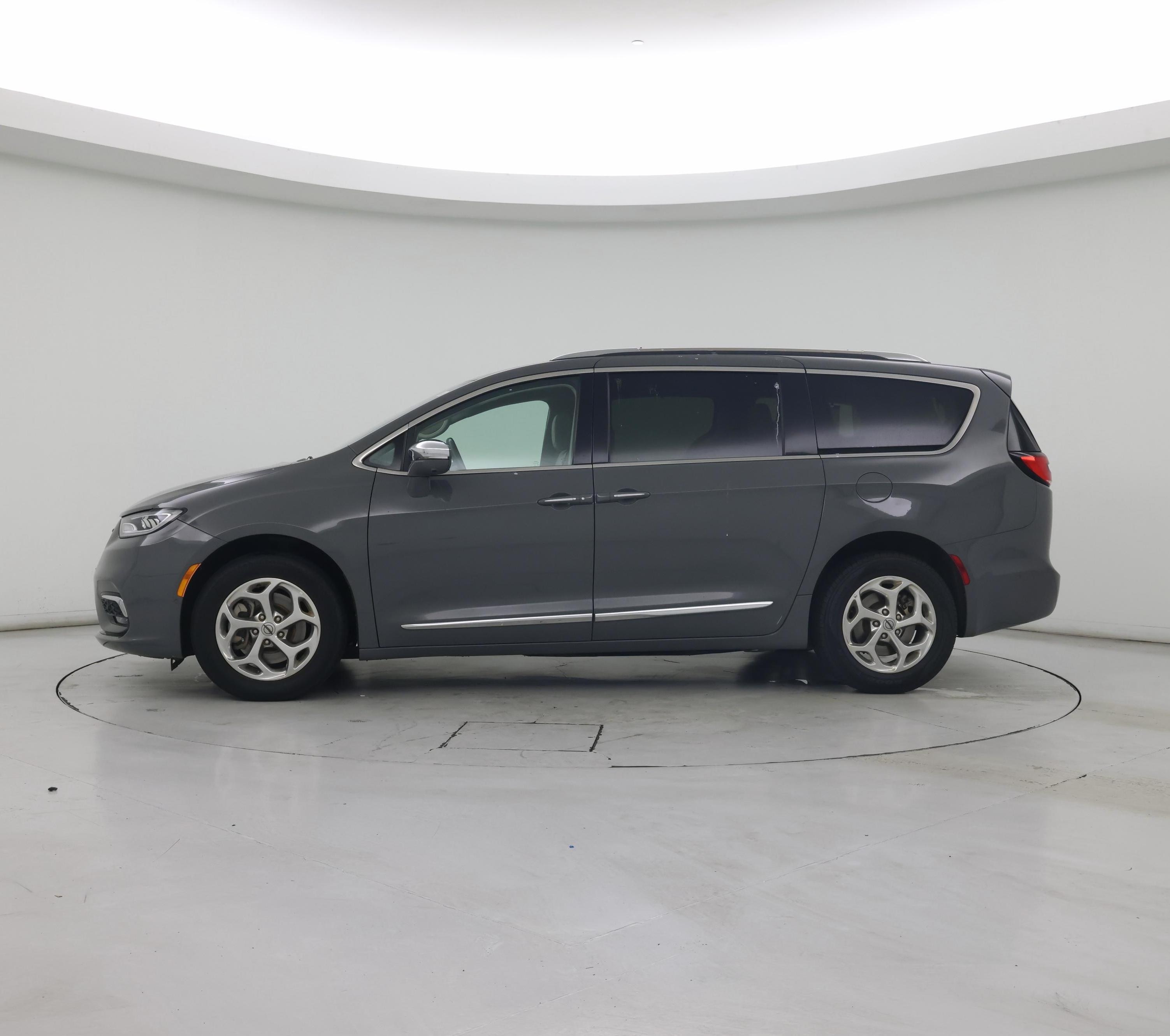 Thumbnail: 2021 Chrysler Pacifica - 3