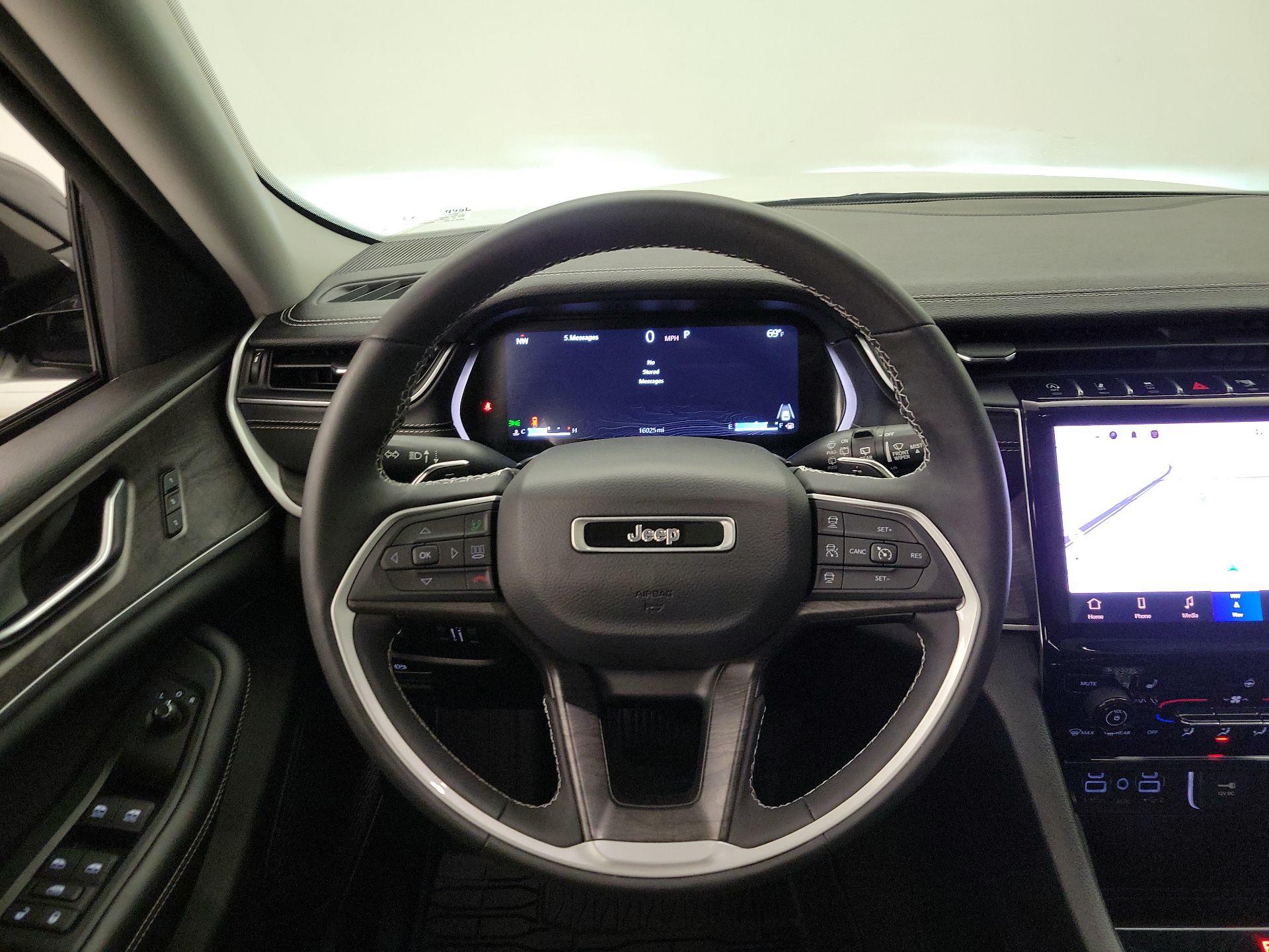 Thumbnail: 2023 Jeep Grand Cherokee - 10