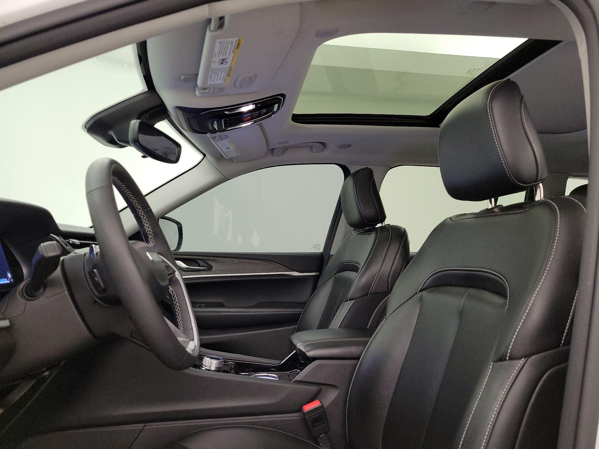 Thumbnail: 2023 Jeep Grand Cherokee - 19