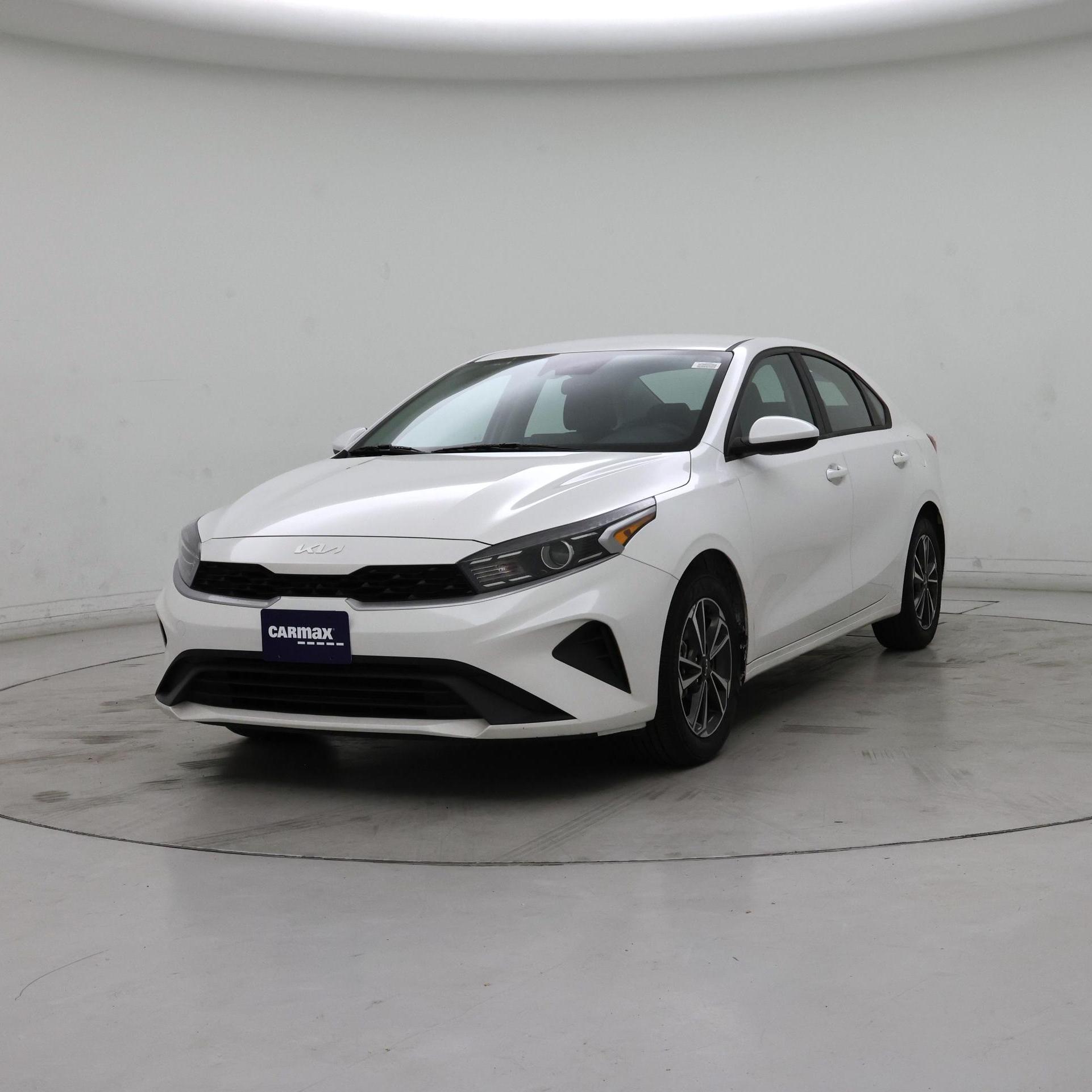 Thumbnail: 2023 Kia Forte - 4