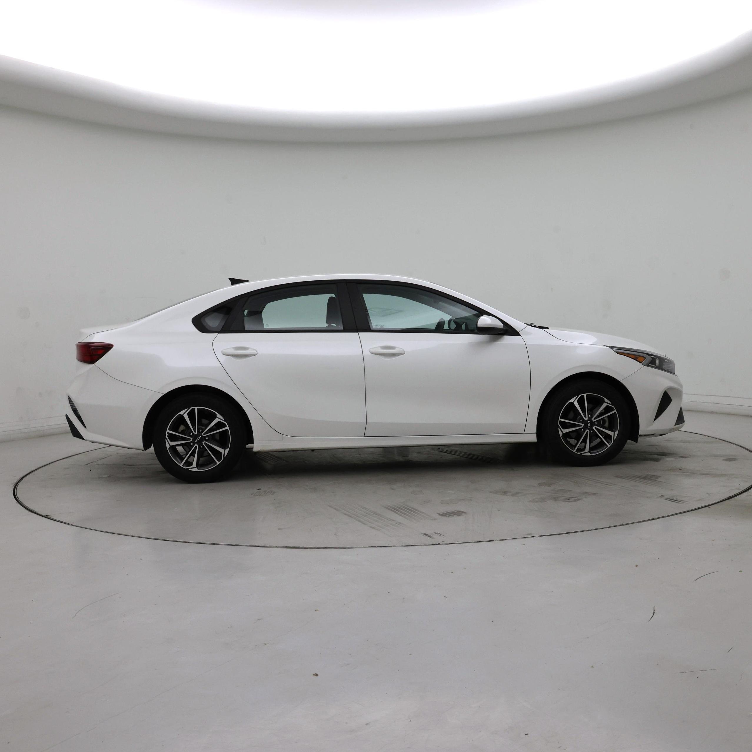 Thumbnail: 2023 Kia Forte - 7