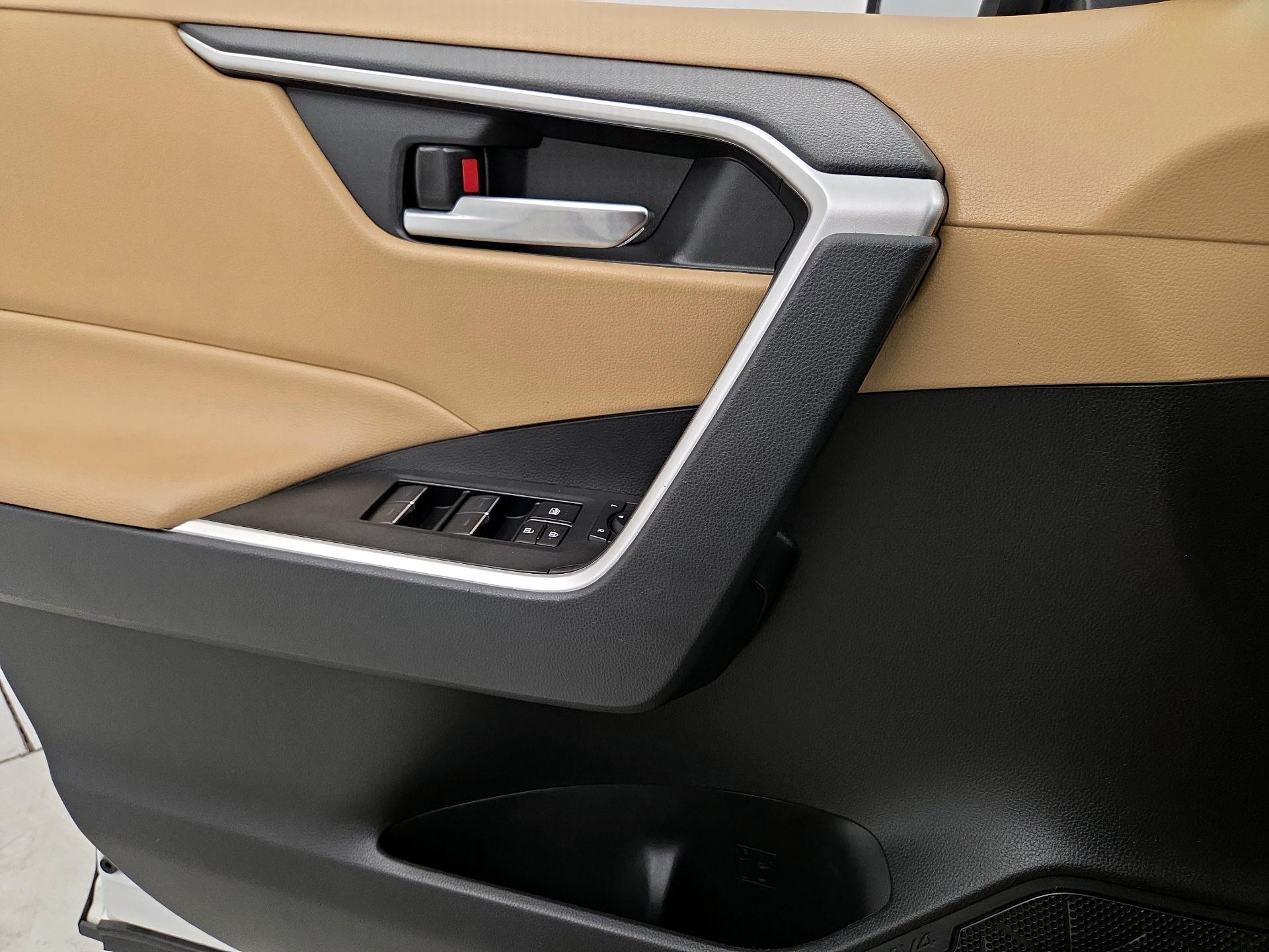 Thumbnail: 2022 Toyota RAV4 - 12