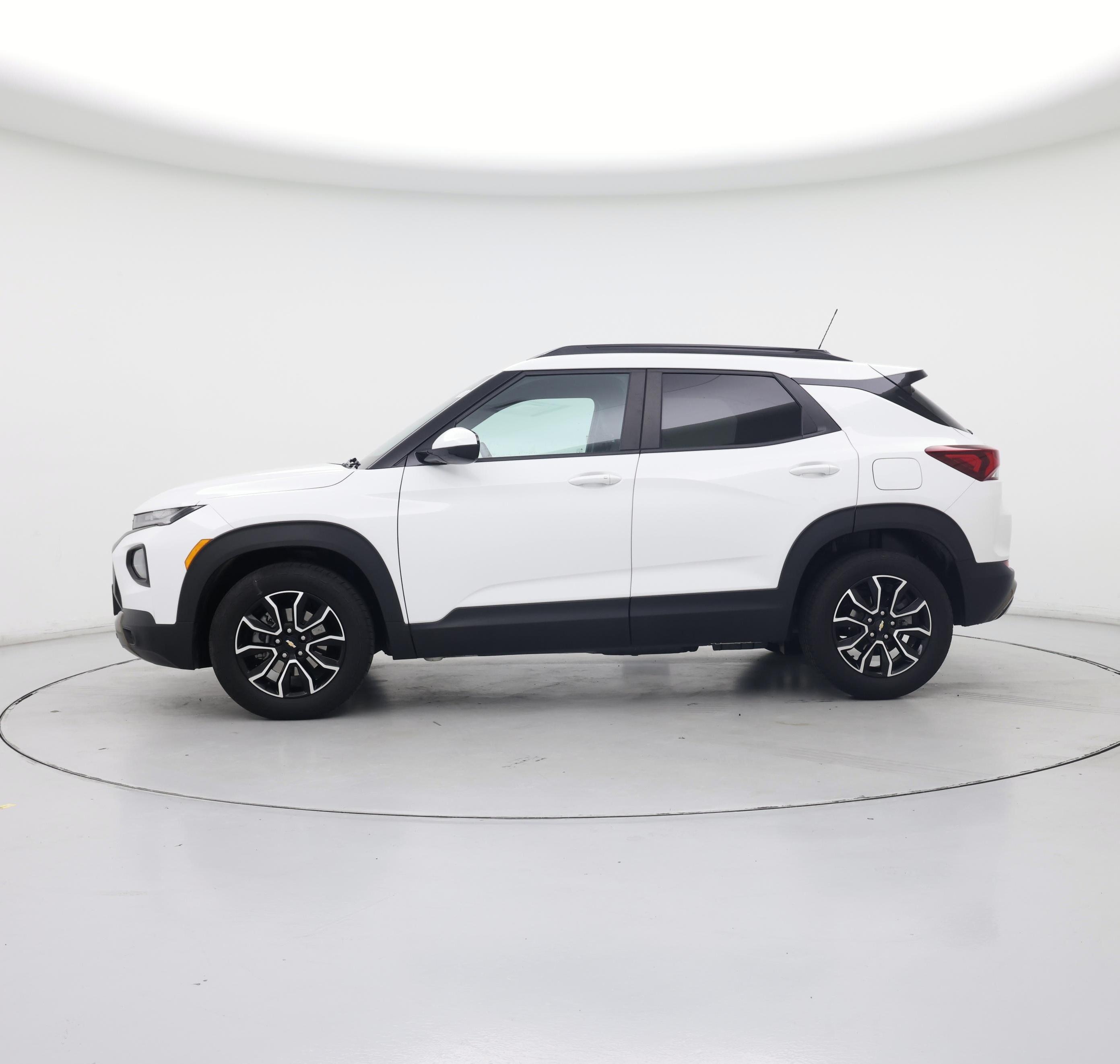 Thumbnail: 2023 Chevrolet TrailBlazer - 3