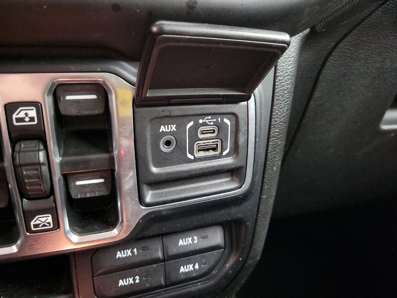 2023 Jeep Wrangler 4-Door Sport S - Photo 19