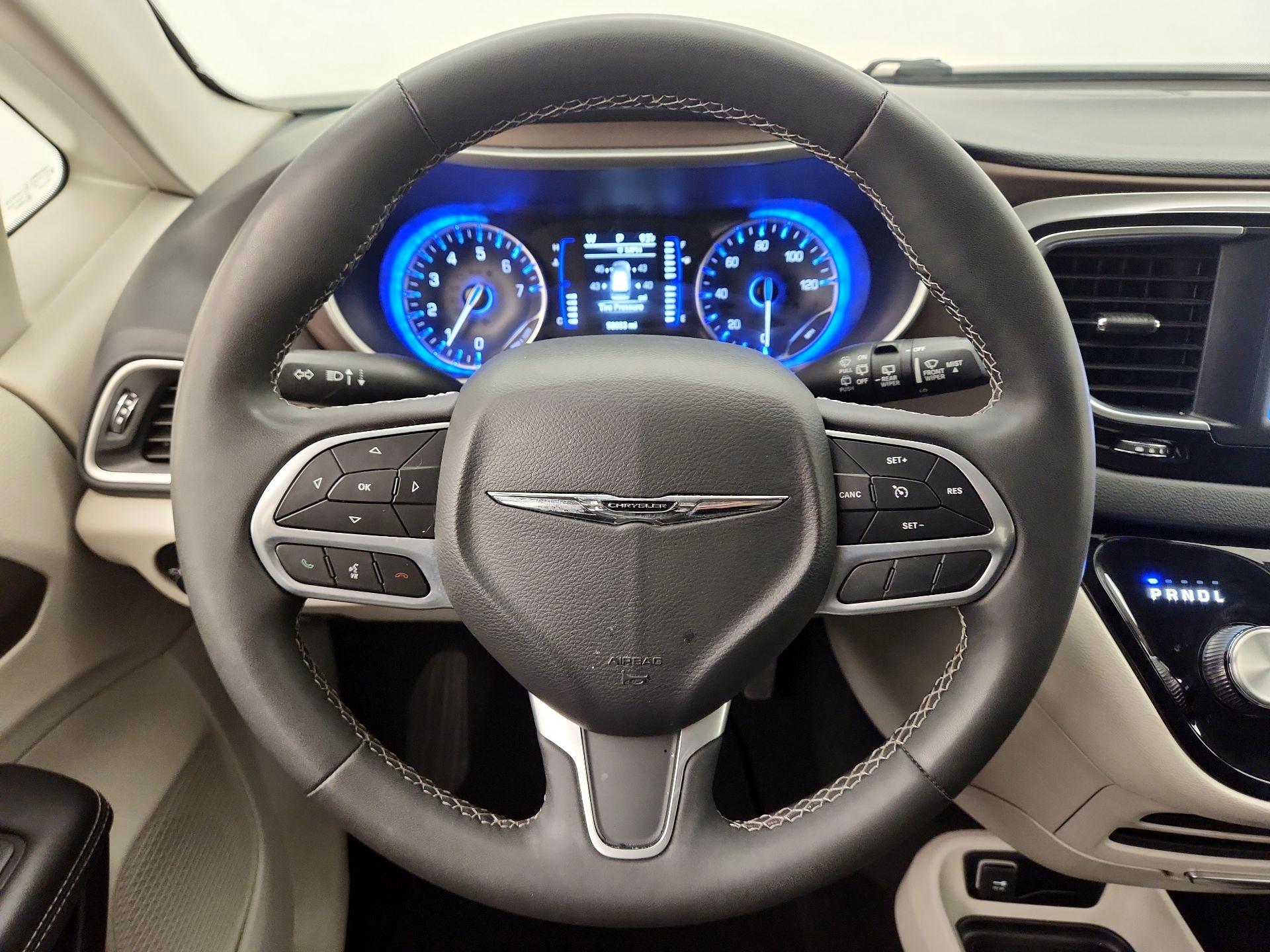 Thumbnail: 2023 Chrysler Voyager - 10