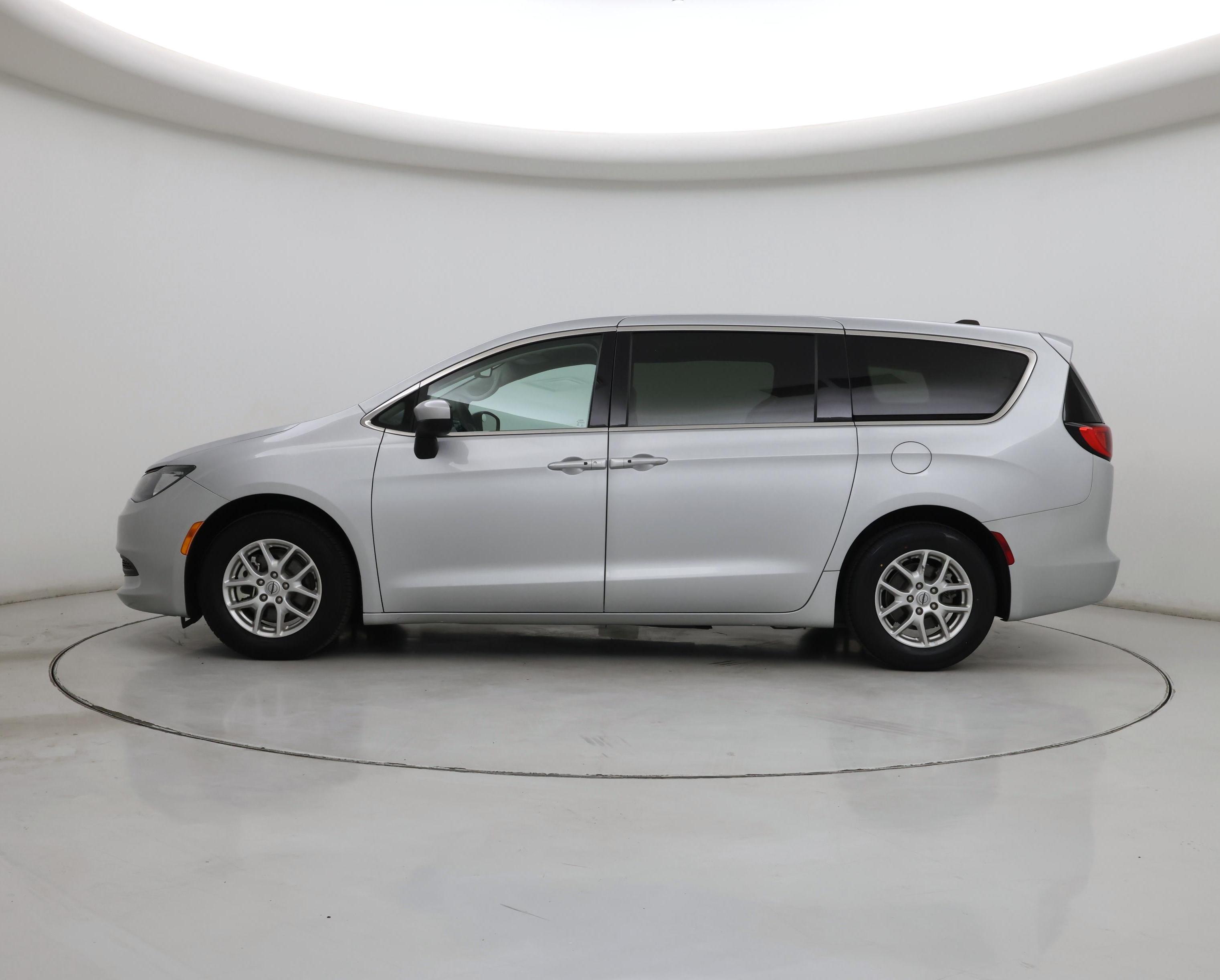 Thumbnail: 2023 Chrysler Voyager - 3