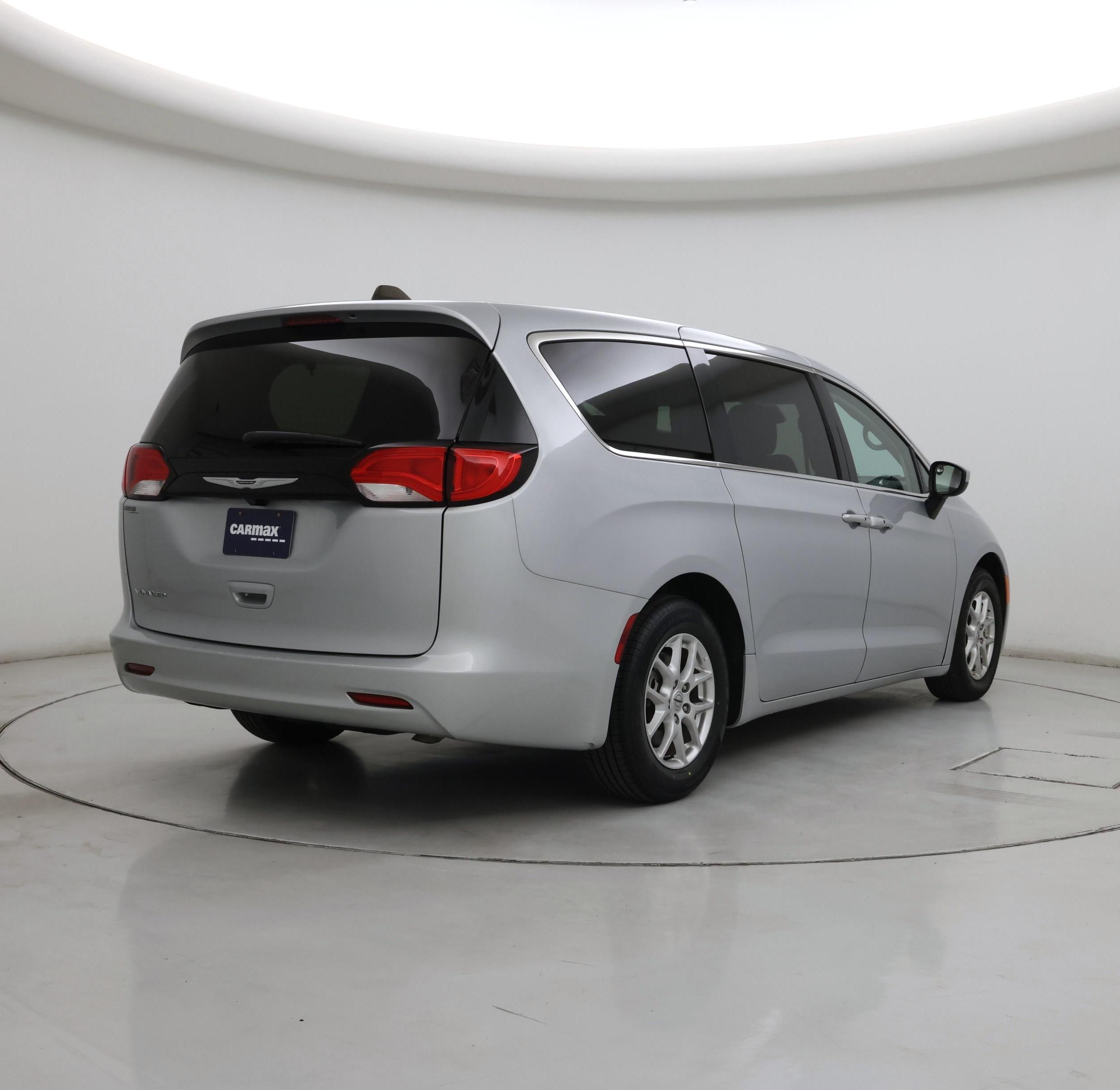 Thumbnail: 2023 Chrysler Voyager - 8