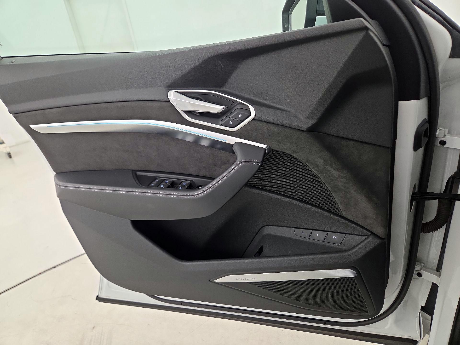 Thumbnail: 2021 Audi e-tron - 12