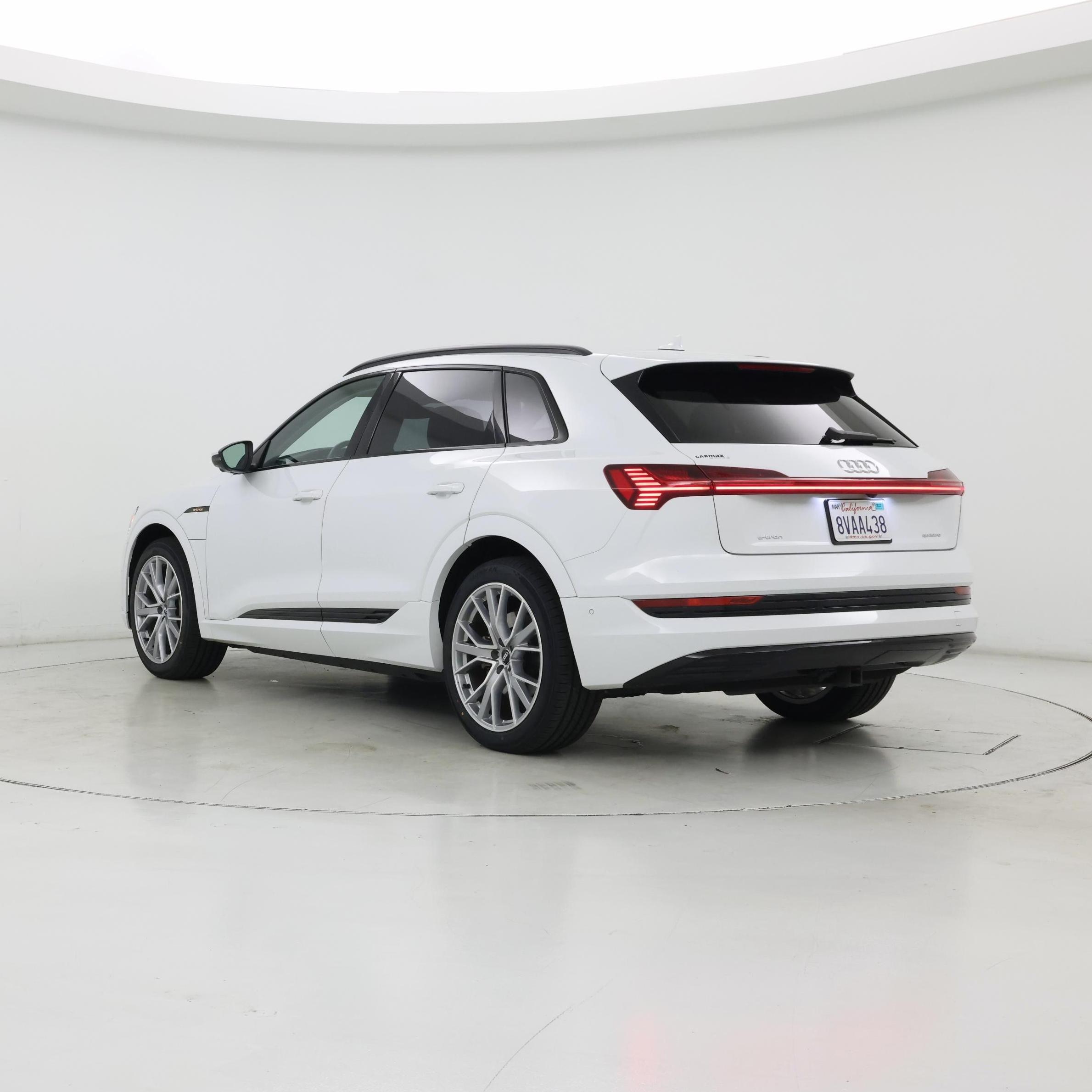 Thumbnail: 2021 Audi e-tron - 2