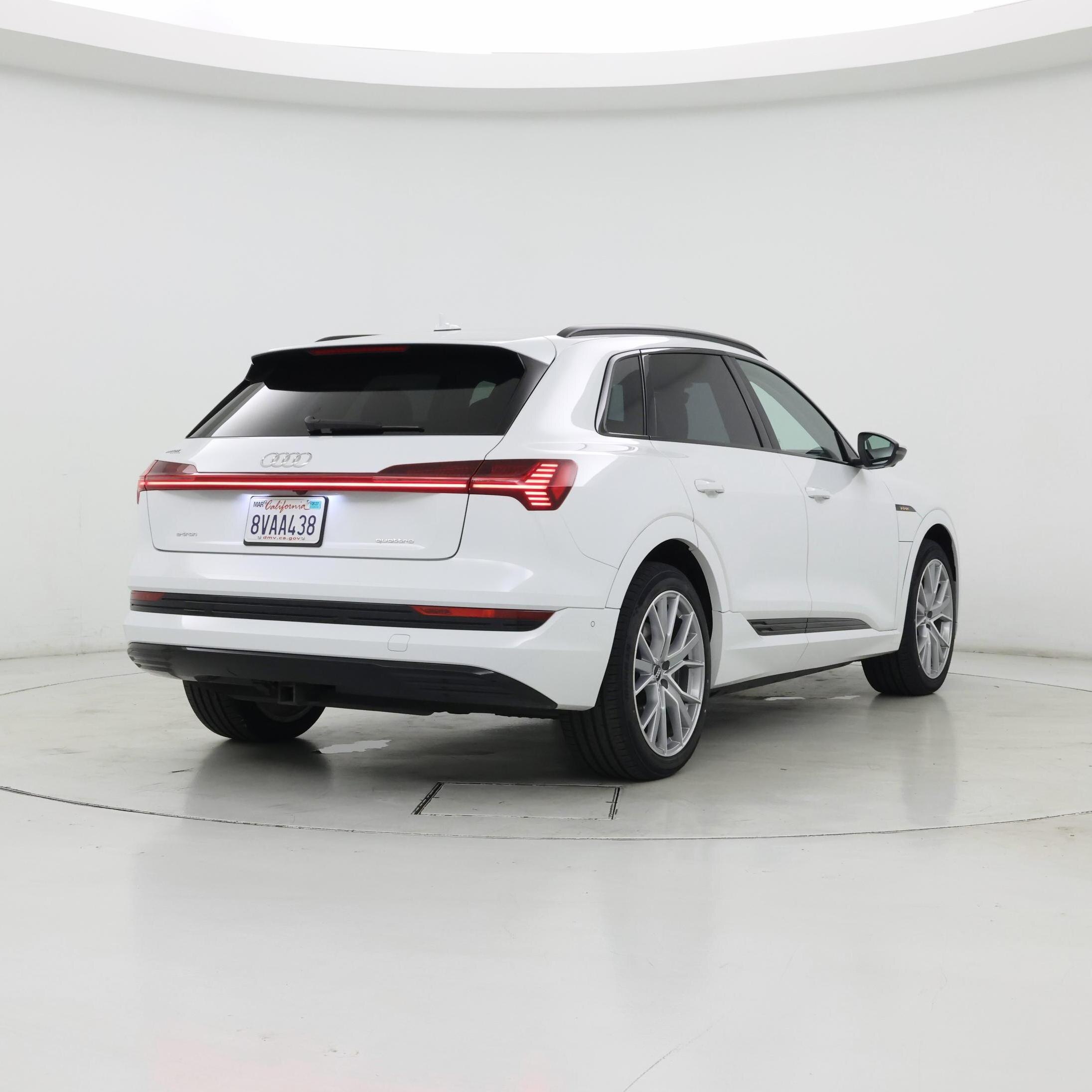 Thumbnail: 2021 Audi e-tron - 8