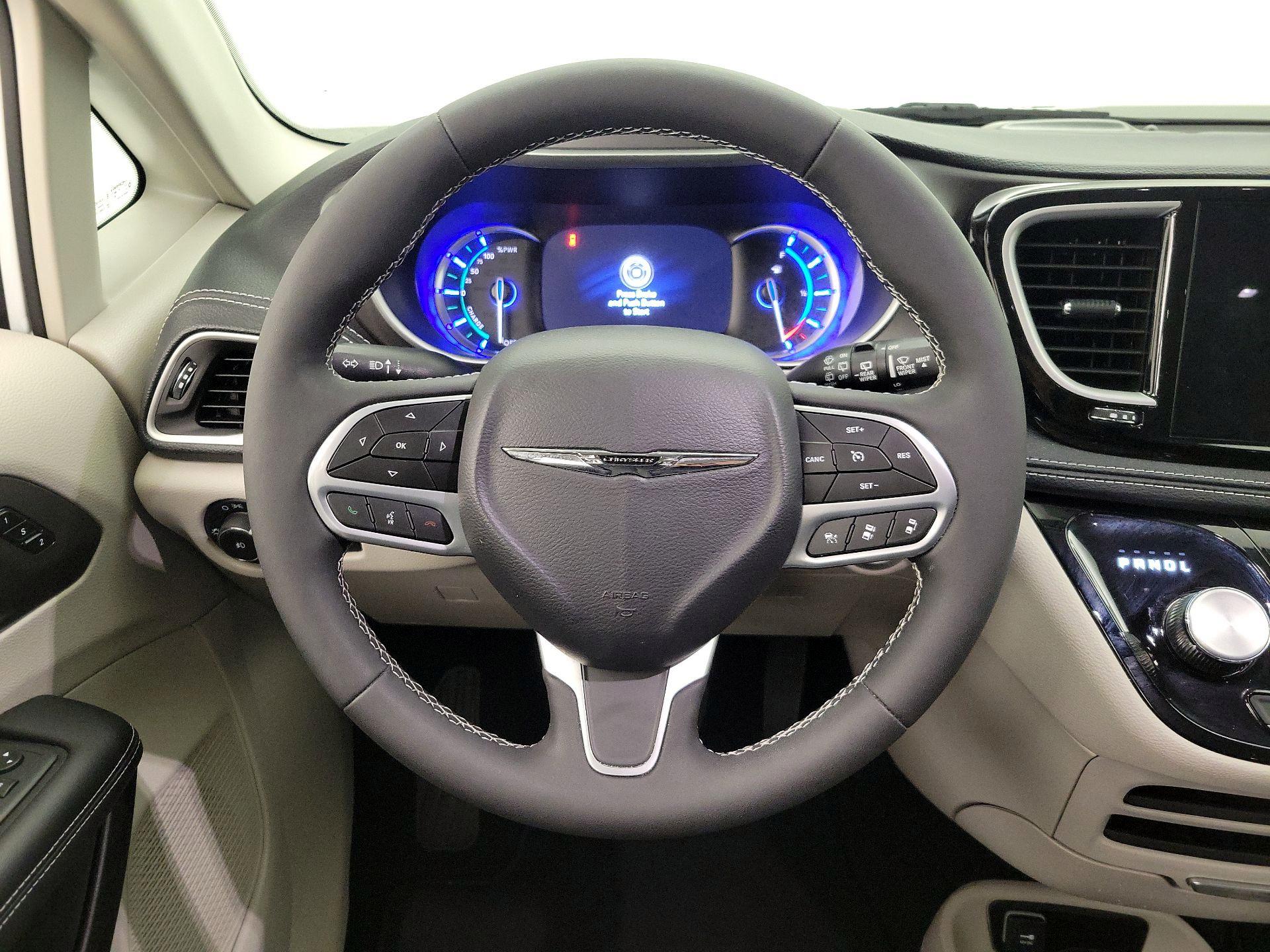 Thumbnail: 2024 Chrysler Pacifica - 10