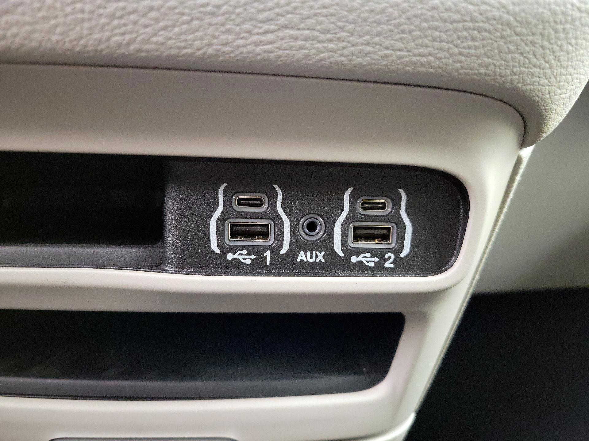 Thumbnail: 2024 Chrysler Pacifica - 18
