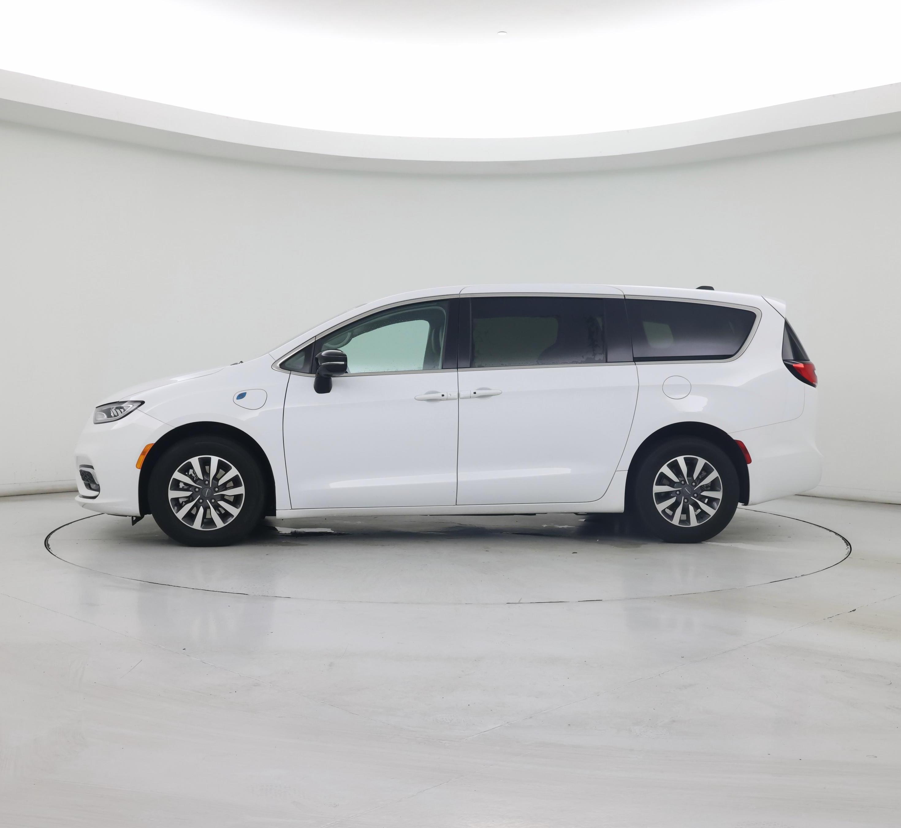 Thumbnail: 2024 Chrysler Pacifica - 3