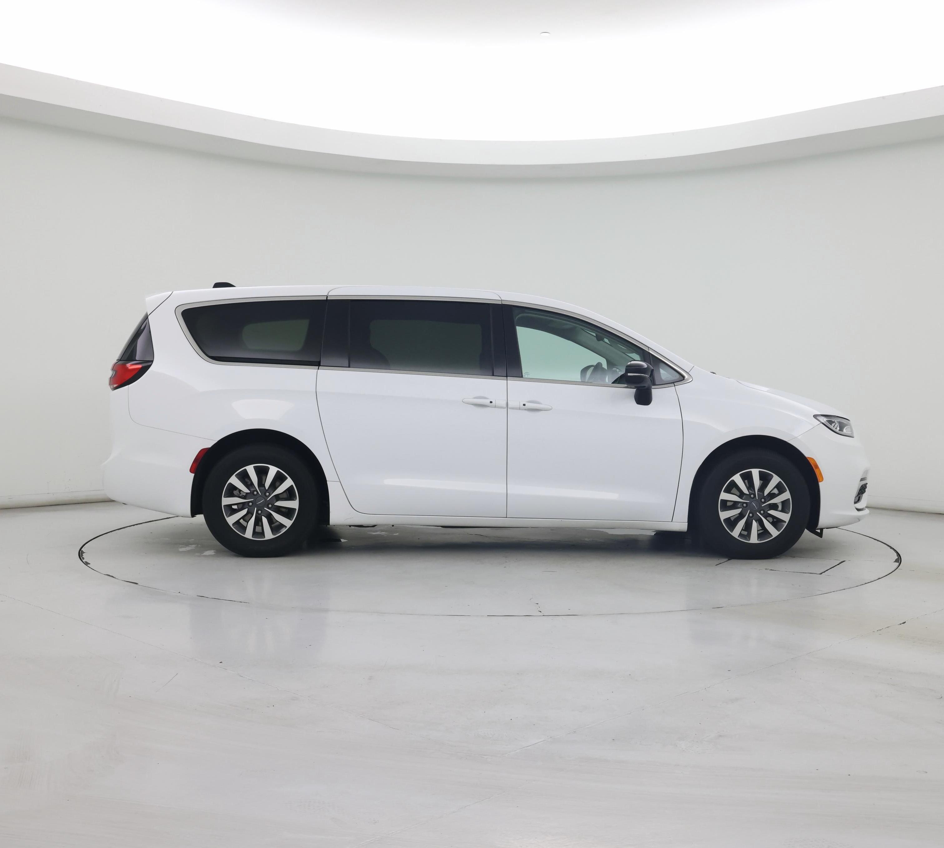 Thumbnail: 2024 Chrysler Pacifica - 7