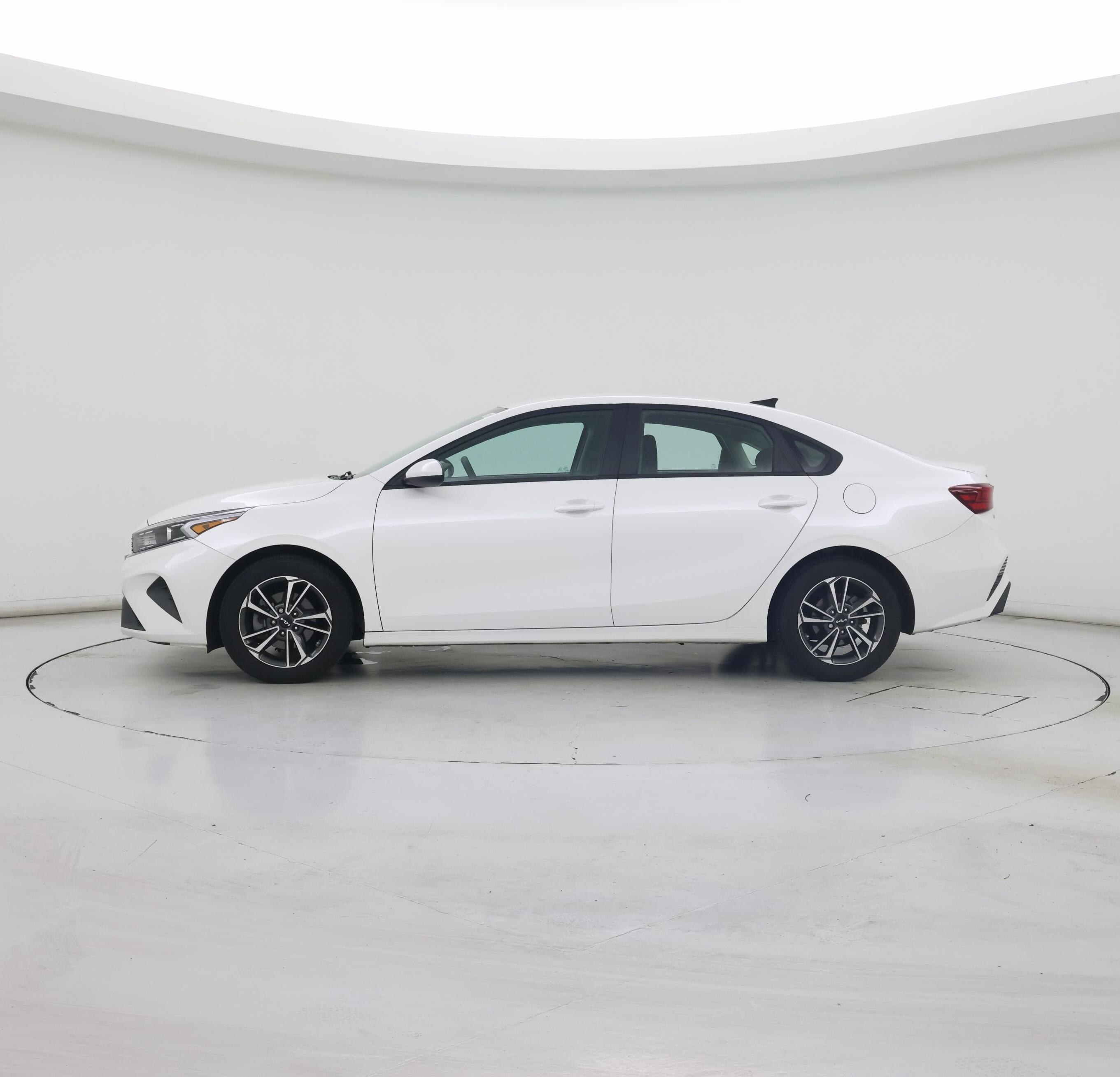 Thumbnail: 2023 Kia Forte - 3