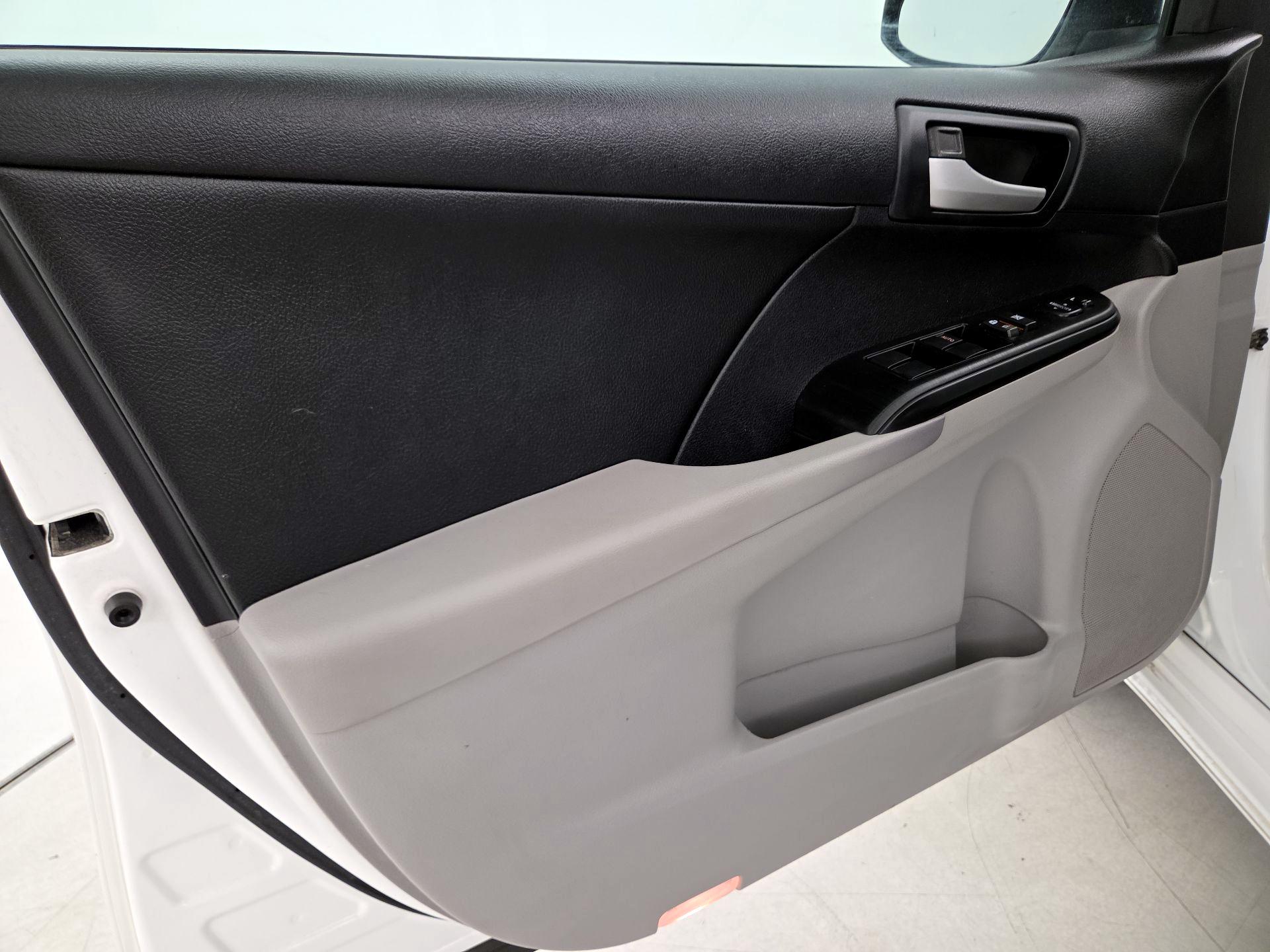 Thumbnail: 2014 Toyota Camry - 12