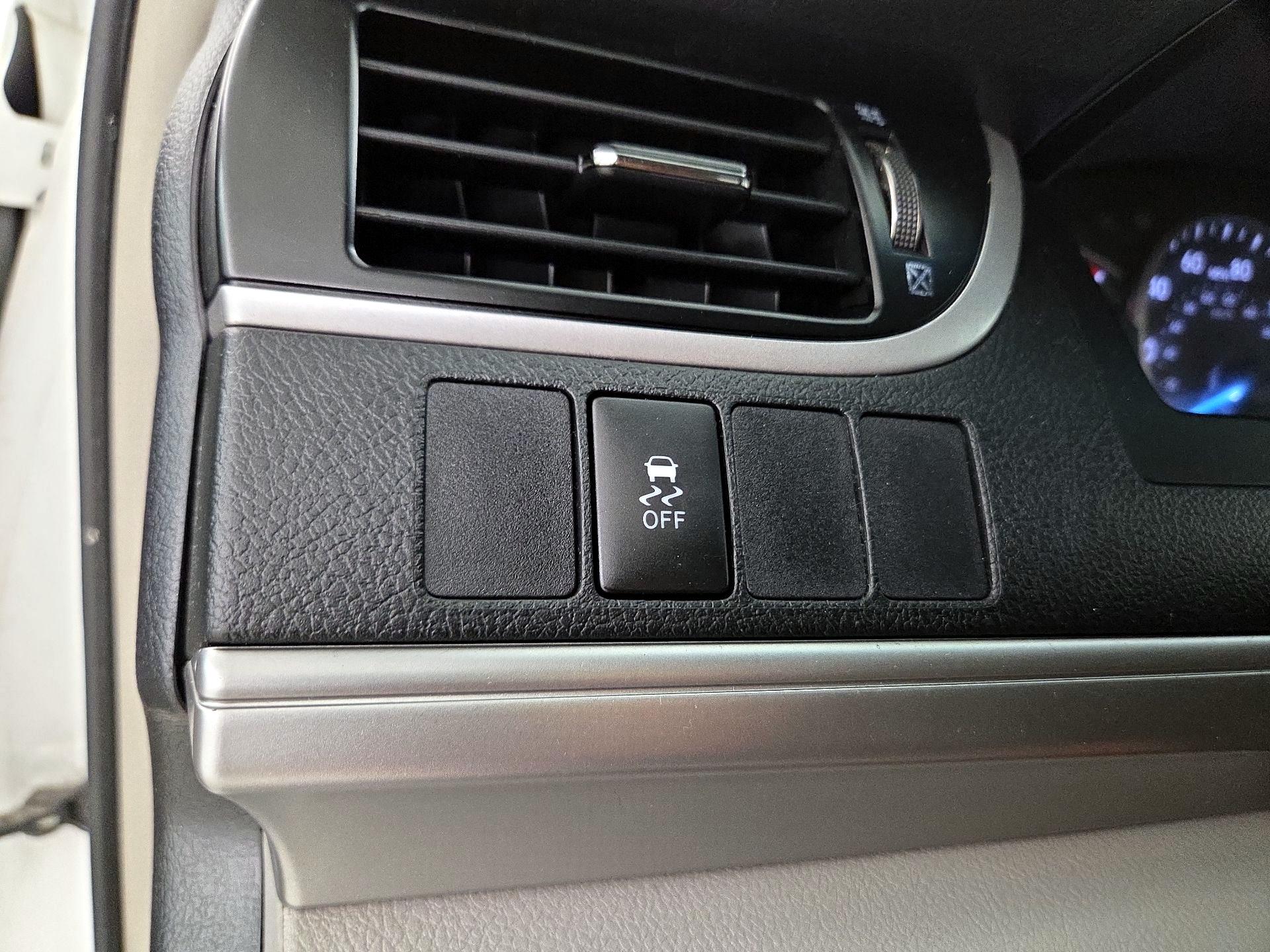 Thumbnail: 2014 Toyota Camry - 13