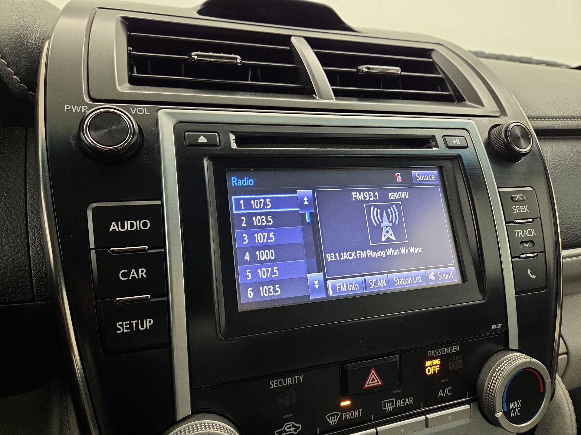Thumbnail: 2014 Toyota Camry - 15