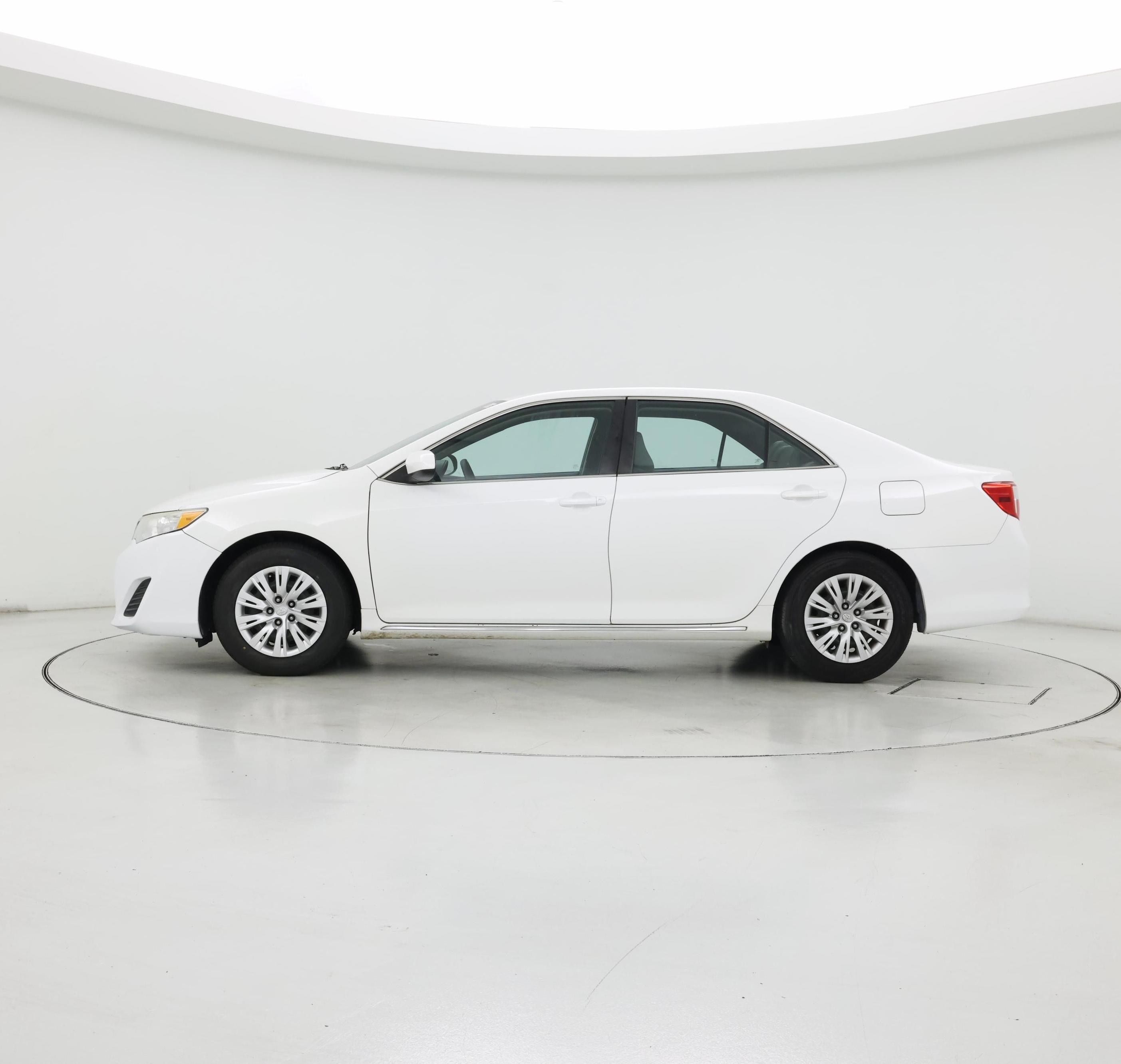 Thumbnail: 2014 Toyota Camry - 3