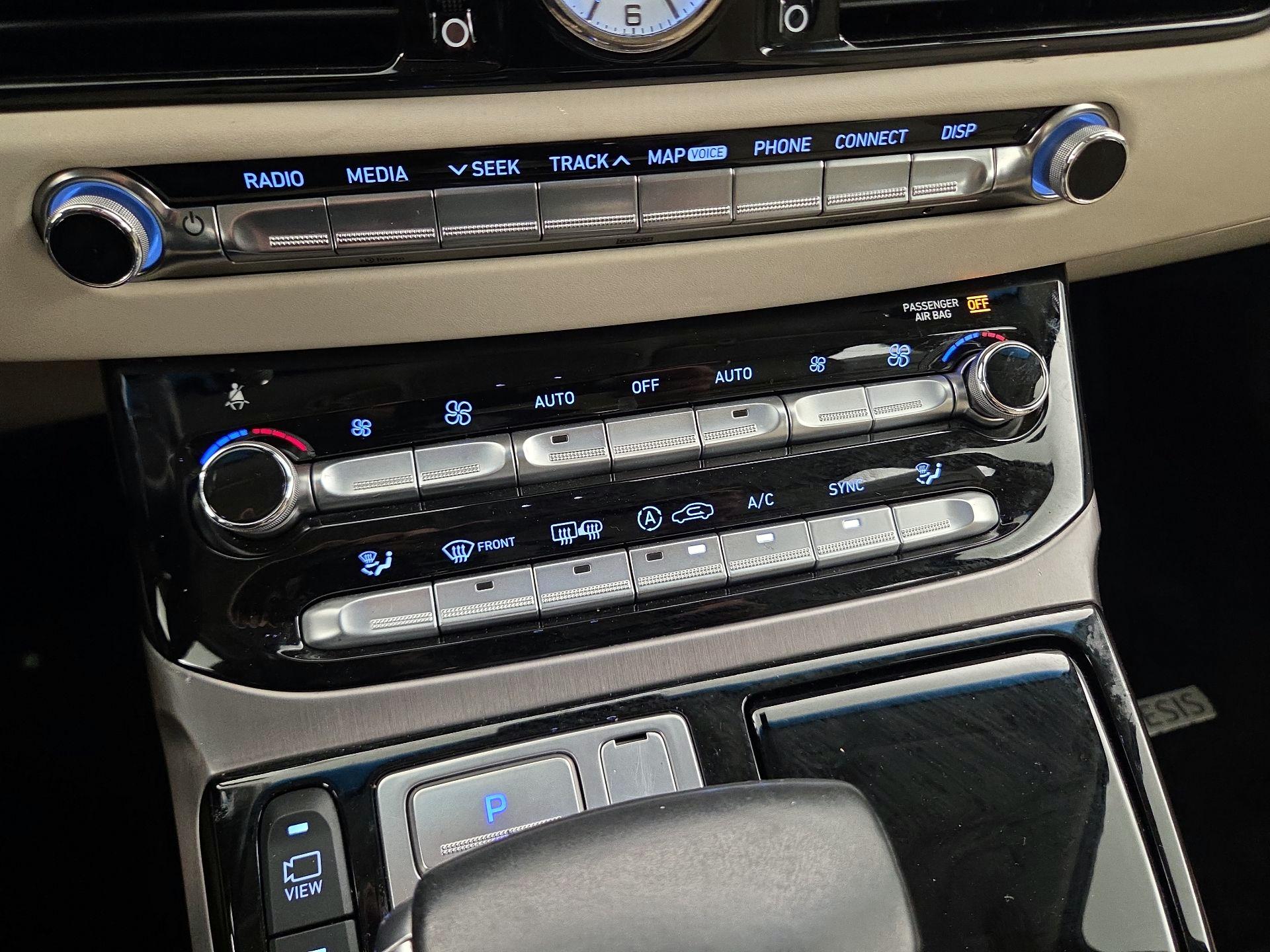 Thumbnail: 2019 Genesis G90 - 17