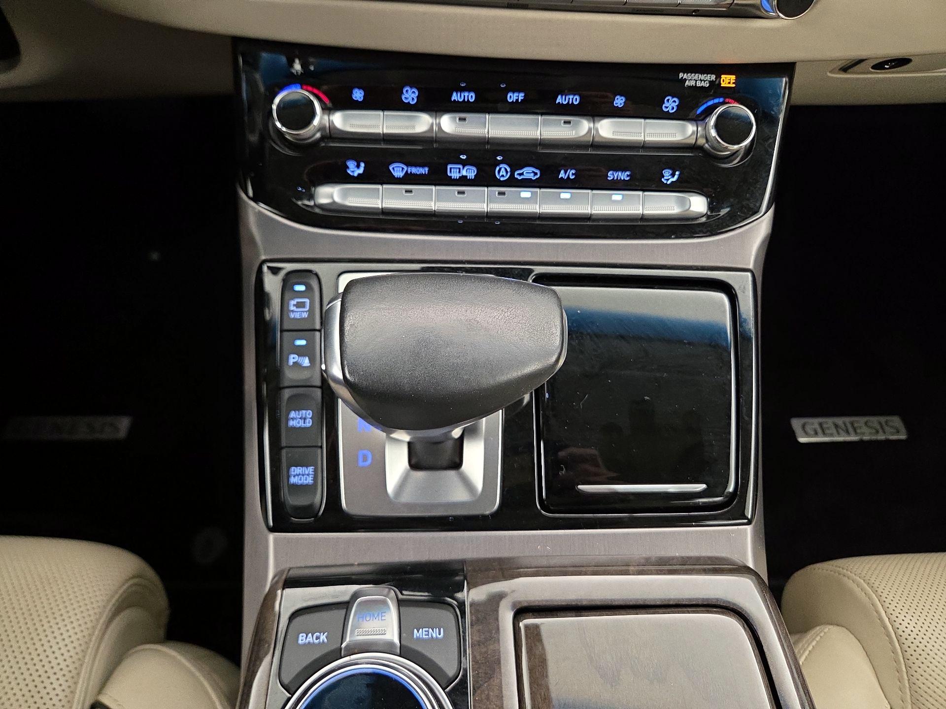 Thumbnail: 2019 Genesis G90 - 18