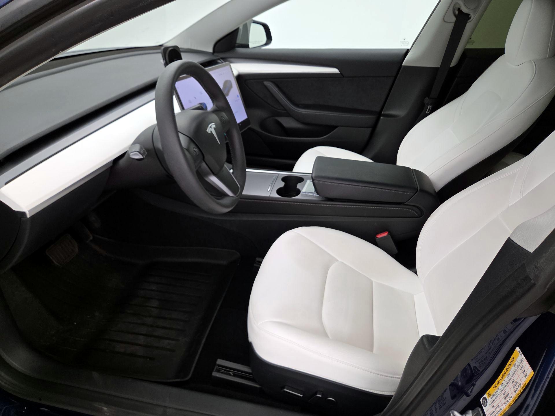 Thumbnail: 2023 Tesla Model 3 - 11