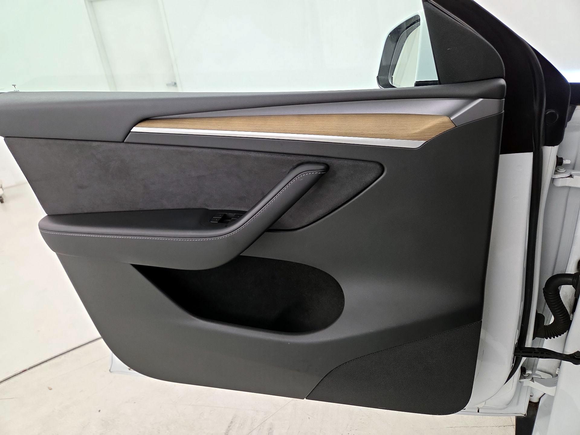 Thumbnail: 2023 Tesla Model Y - 12