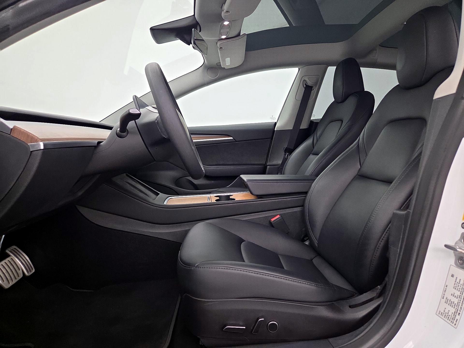 Thumbnail: 2023 Tesla Model 3 - 11