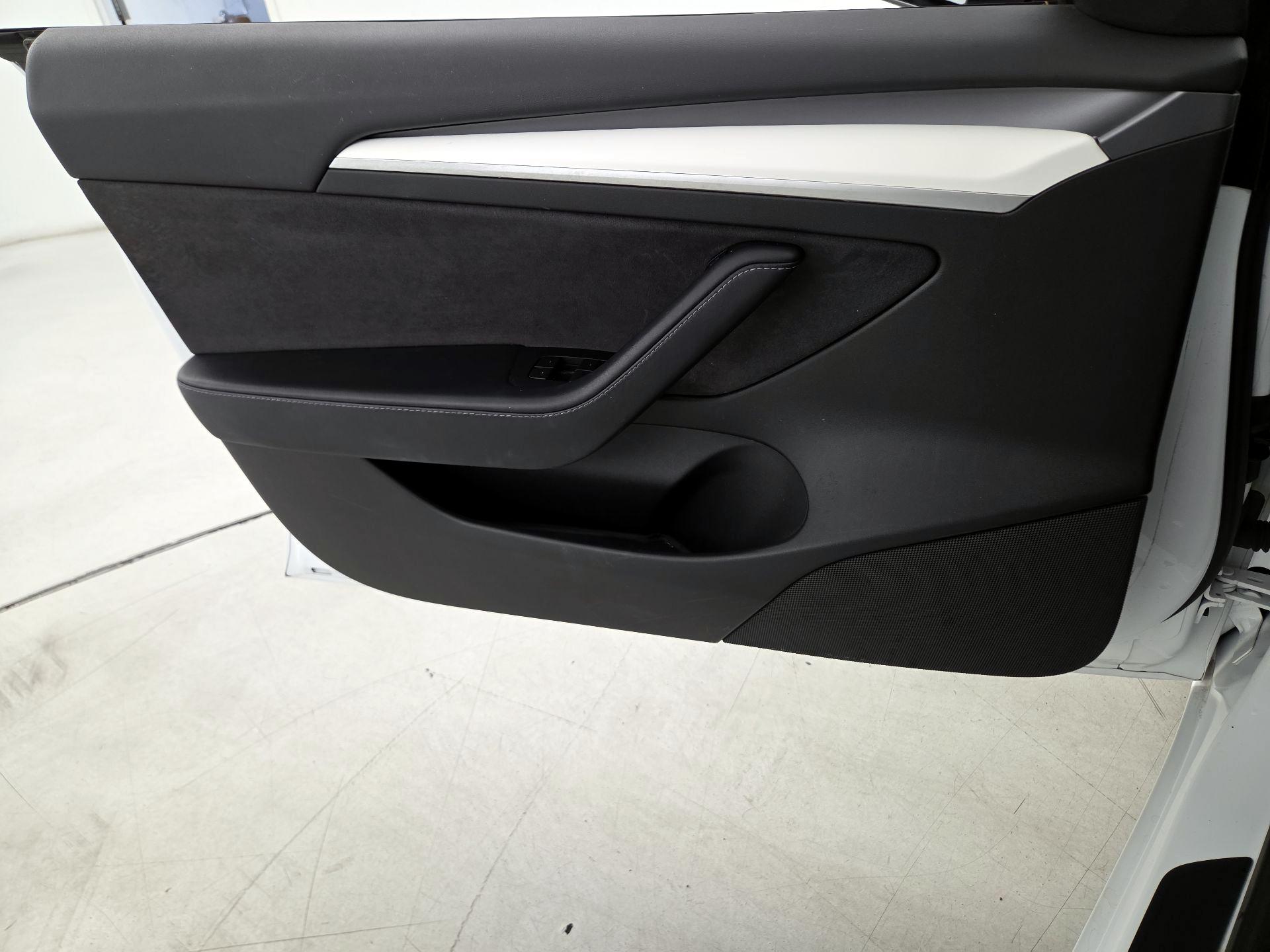 Thumbnail: 2021 Tesla Model 3 - 12