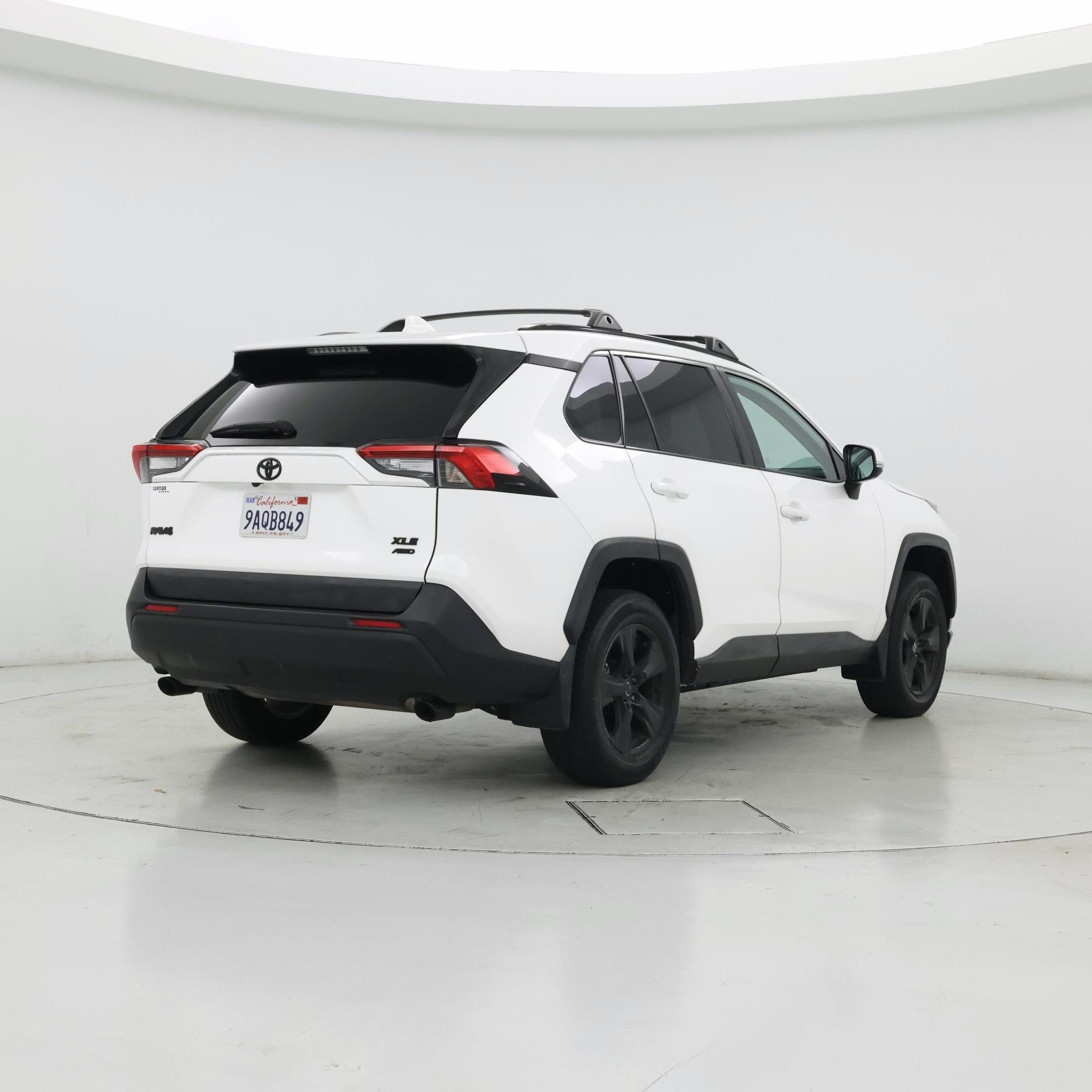Thumbnail: 2022 Toyota RAV4 - 8