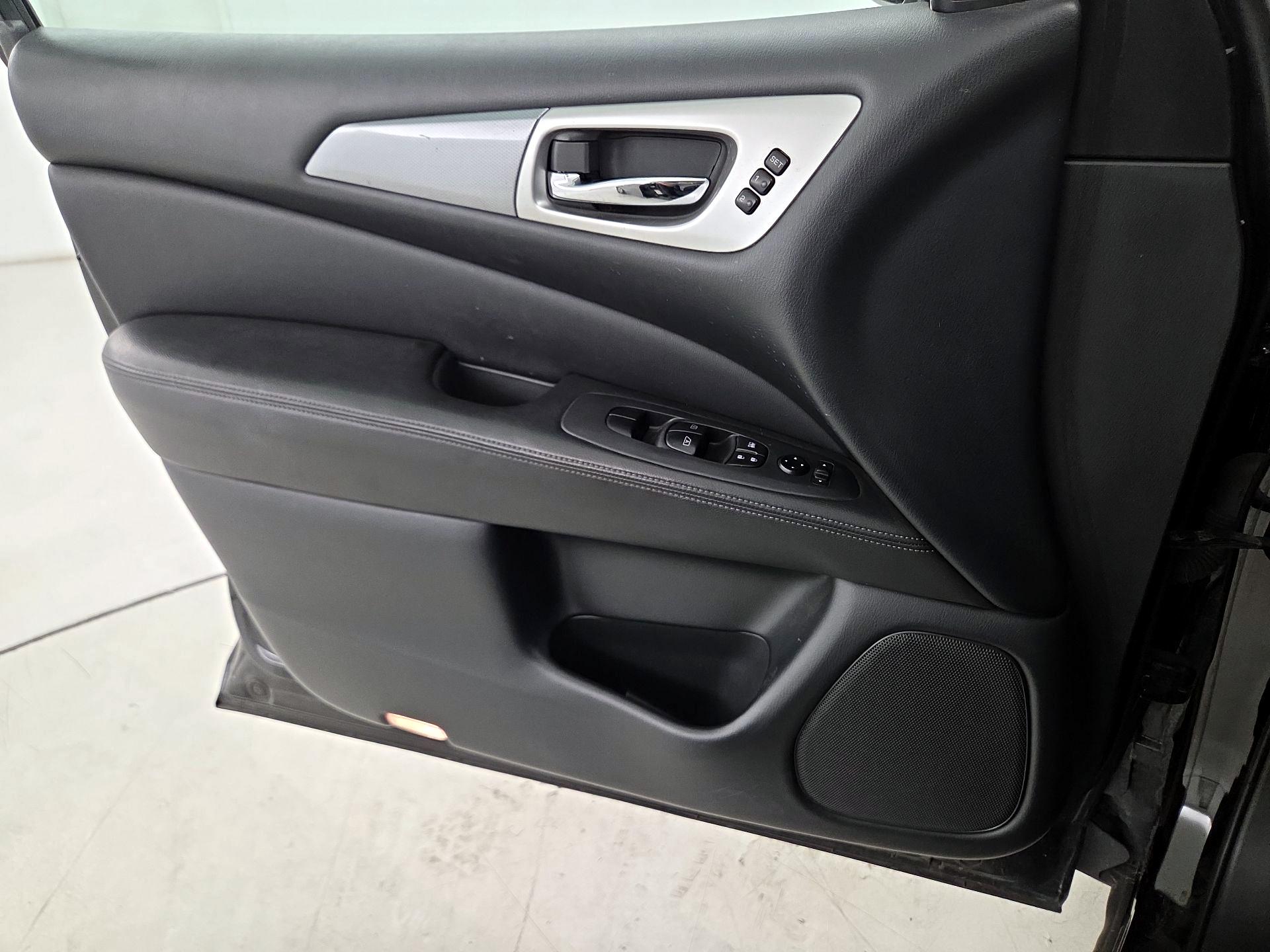 Thumbnail: 2019 Nissan Pathfinder - 12