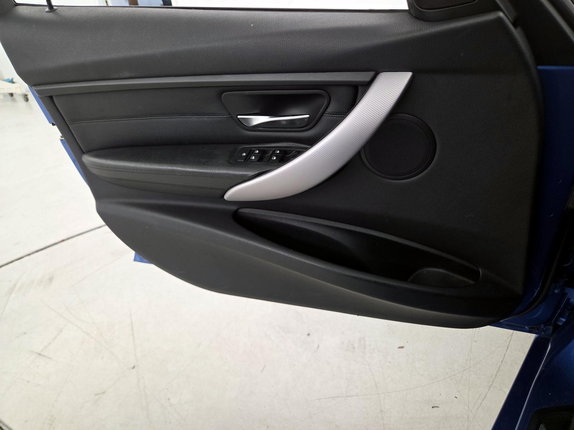 Thumbnail: 2015 BMW 3 Series - 12