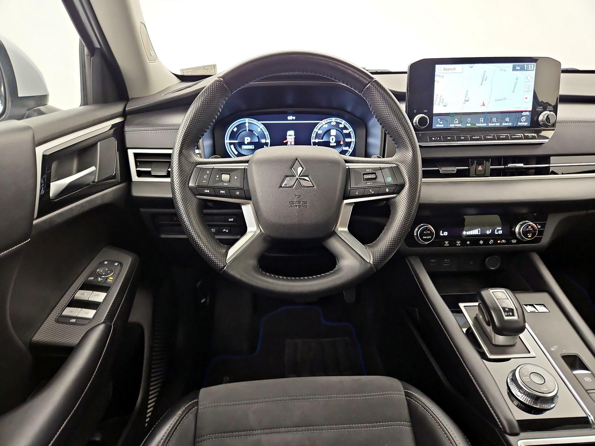 Thumbnail: 2024 Mitsubishi Outlander - 10