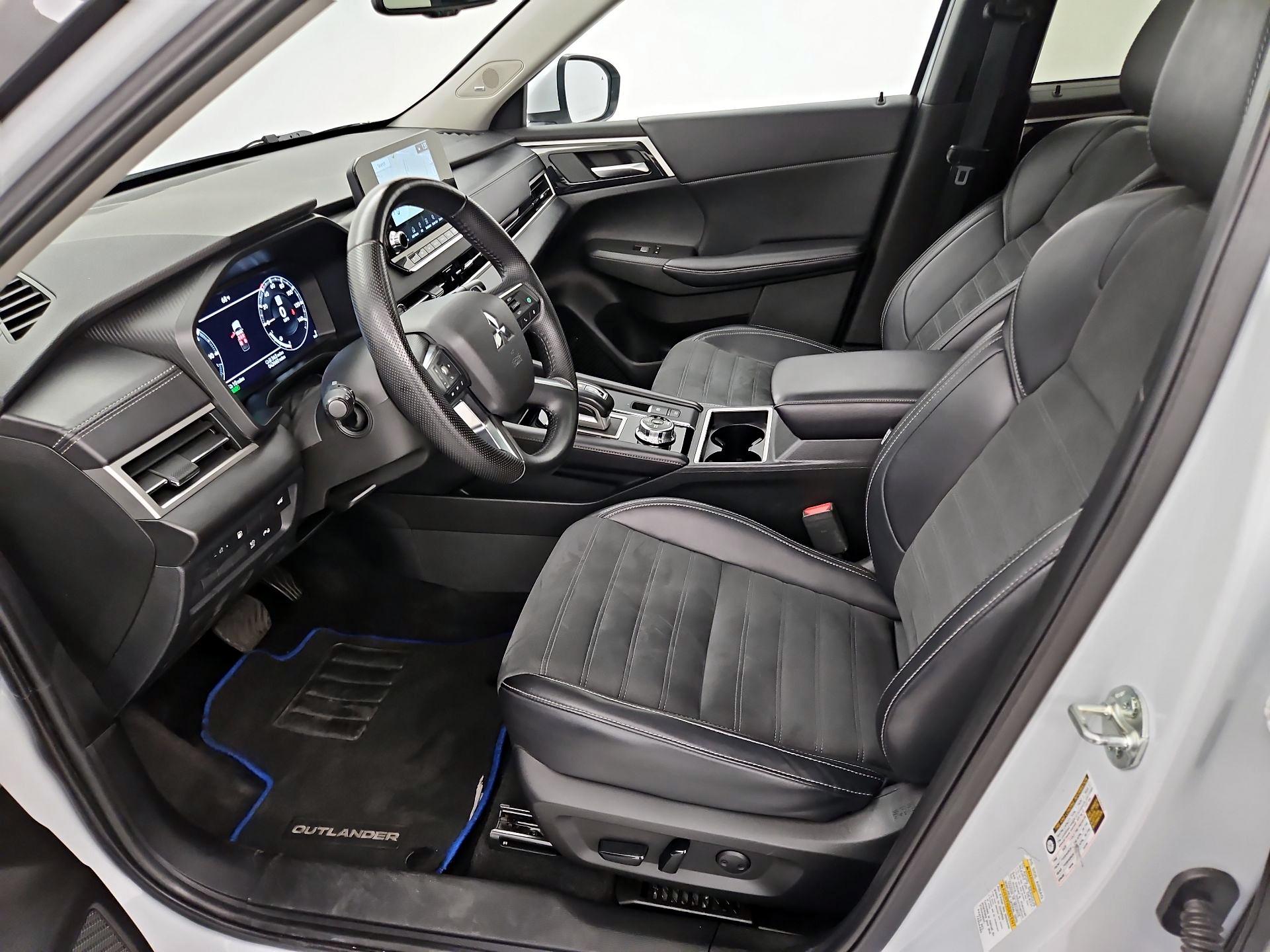 Thumbnail: 2024 Mitsubishi Outlander - 11