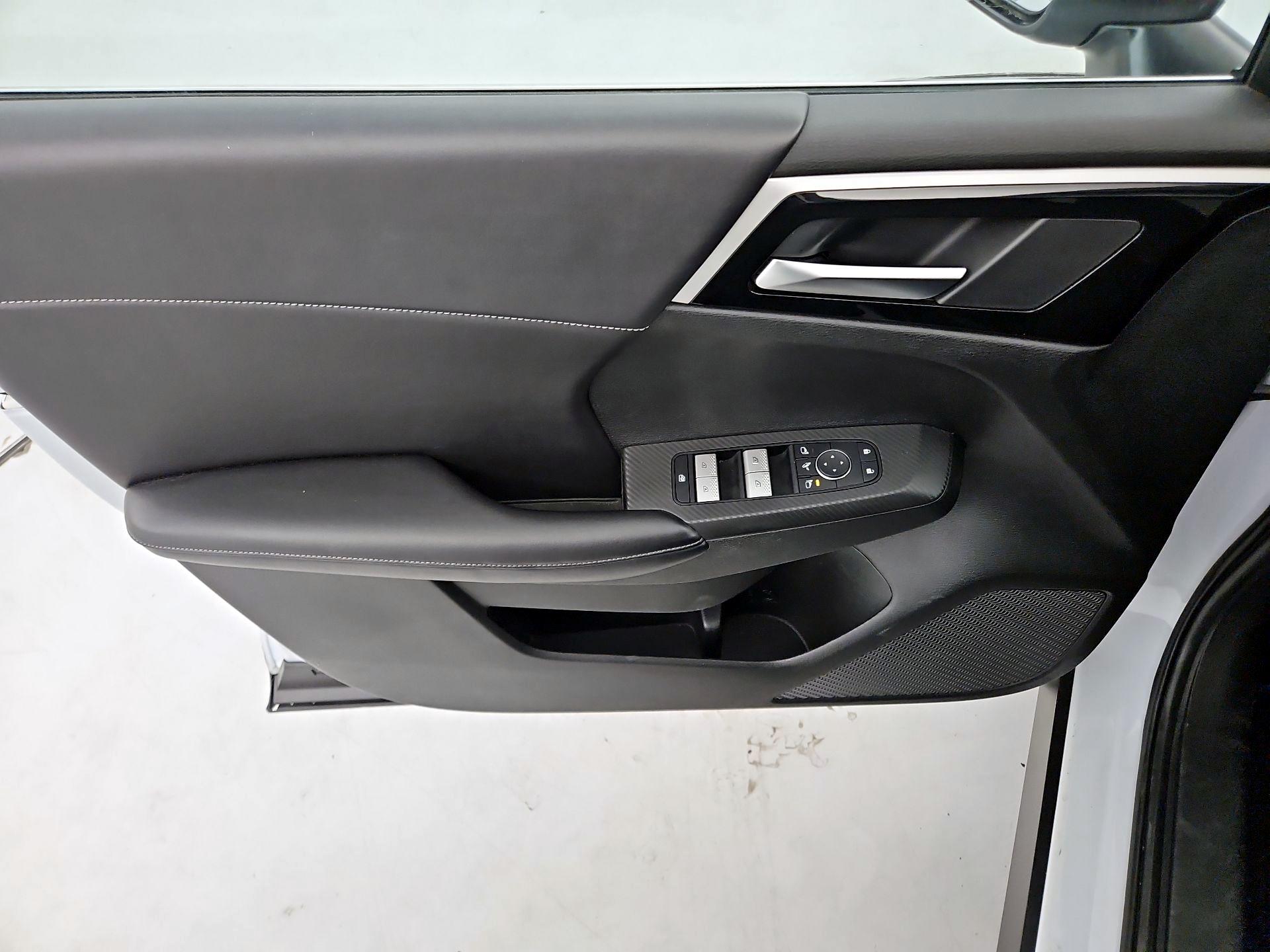 Thumbnail: 2024 Mitsubishi Outlander - 12
